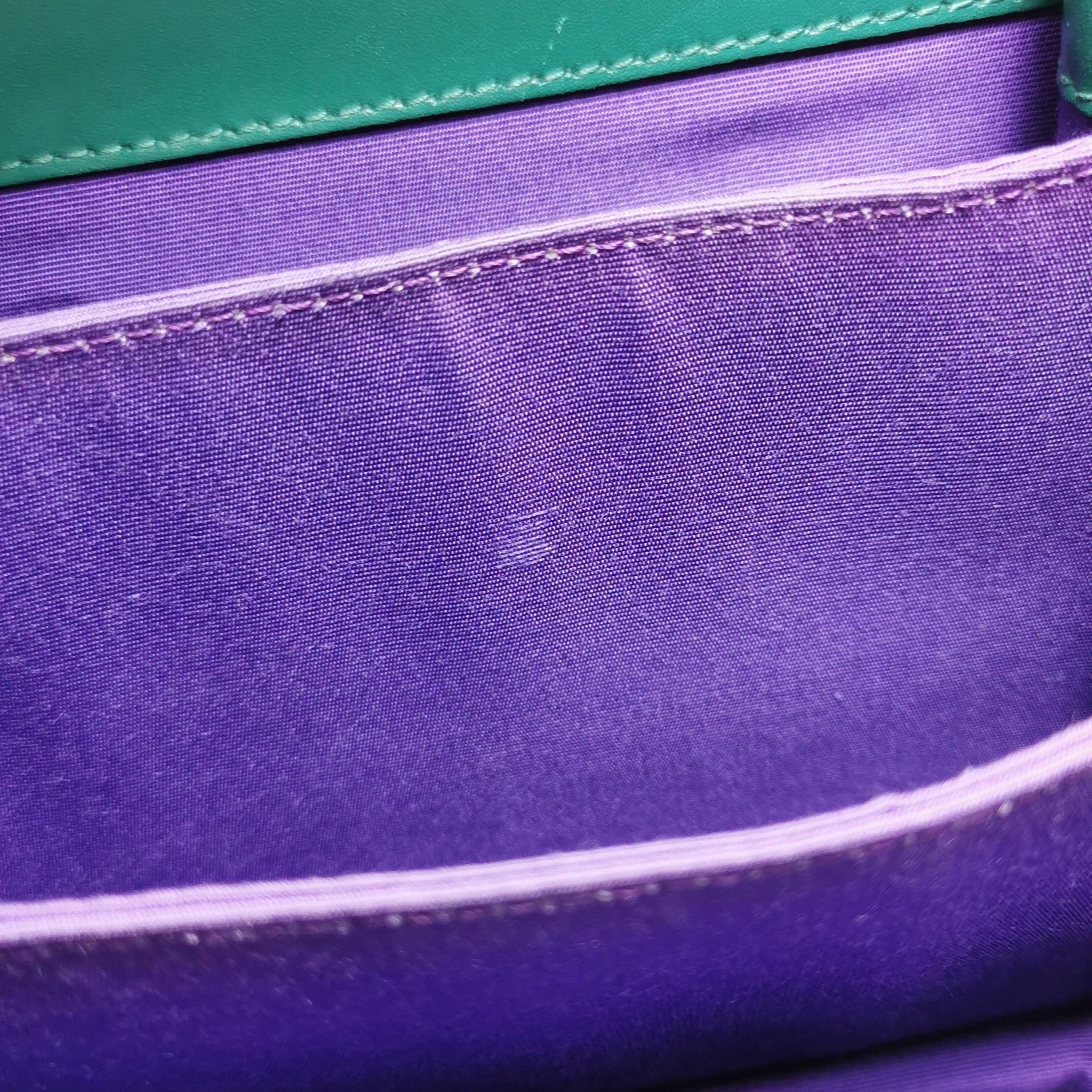 Bvlgari Serpenti Forever petit sac à bandoulière en cuir vert à poignée supérieure en vente 3