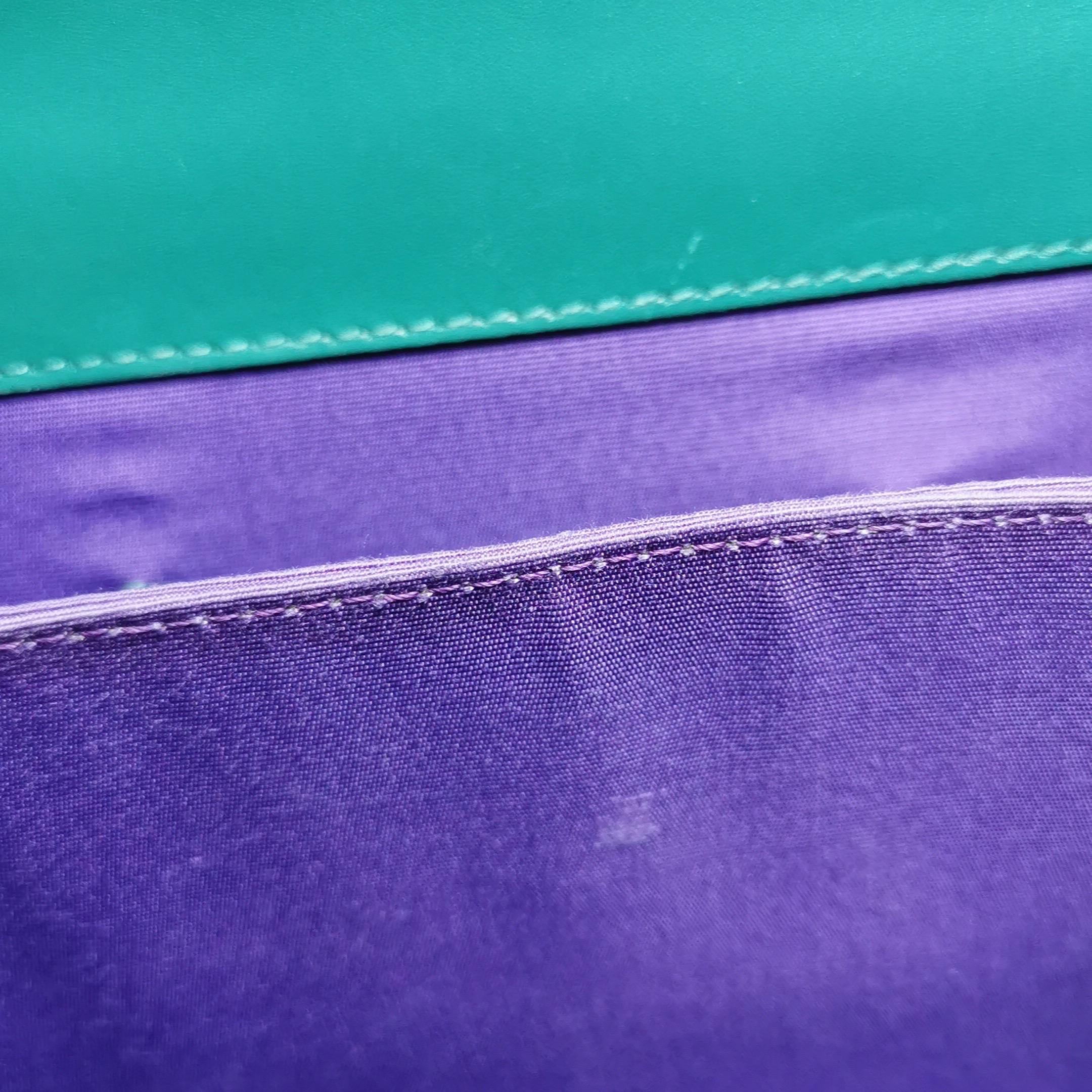 Bvlgari Serpenti Forever petit sac à bandoulière en cuir vert à poignée supérieure en vente 4