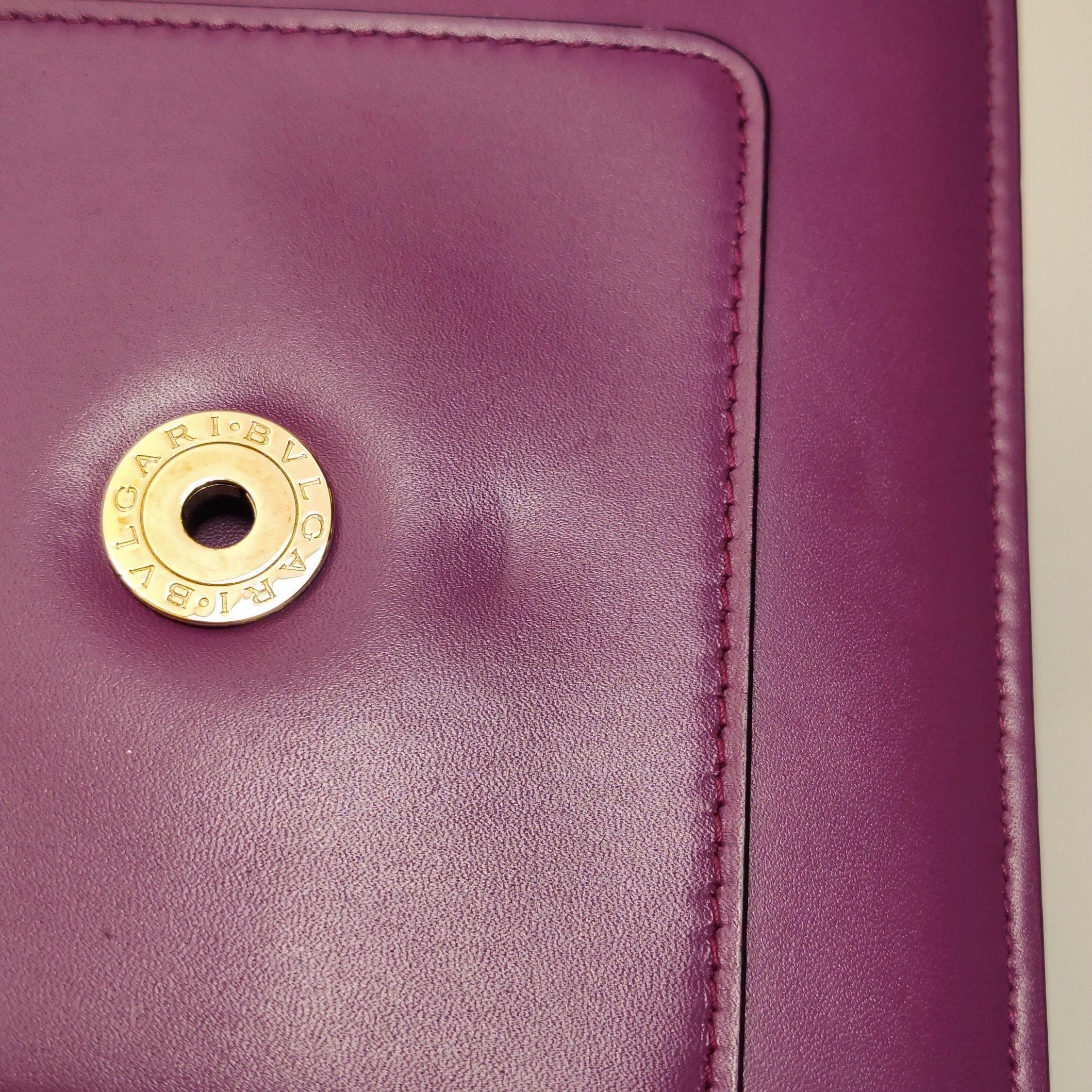 Bvlgari Serpenti Forever petit sac à bandoulière en cuir rose à poignée supérieure en vente 6
