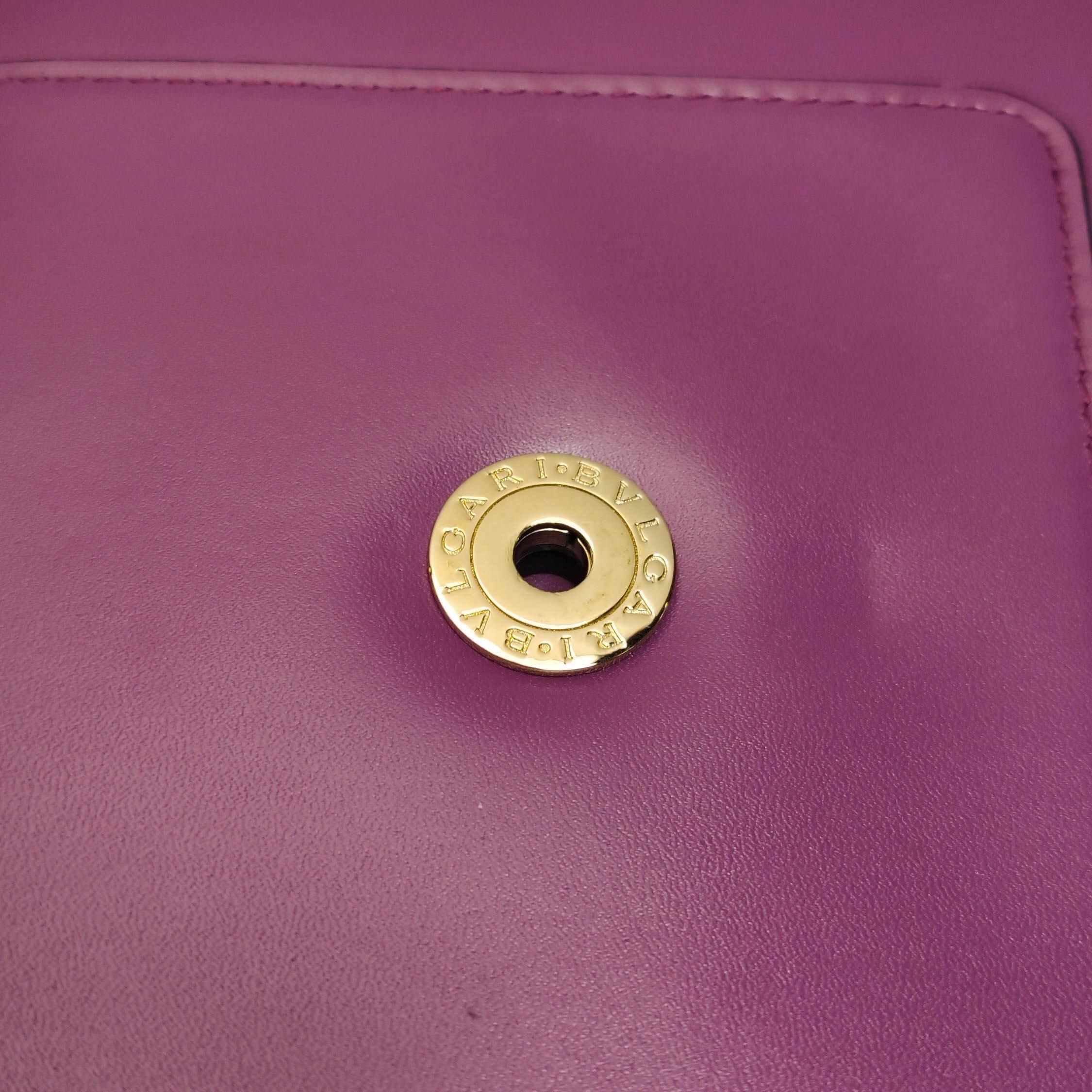 Bvlgari Serpenti Forever petit sac à bandoulière en cuir rose à poignée supérieure en vente 10