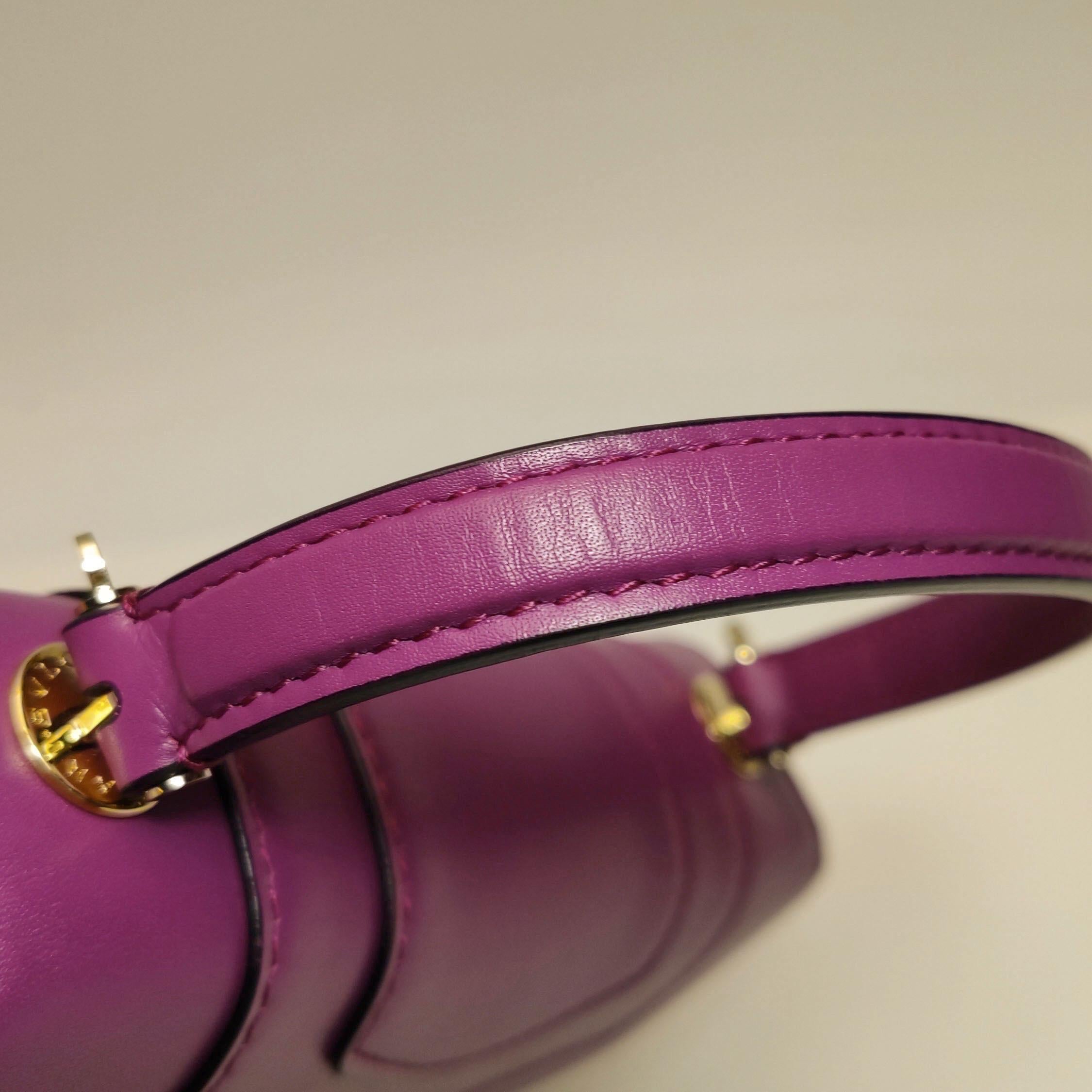 Bvlgari Serpenti Forever petit sac à bandoulière en cuir rose à poignée supérieure en vente 11