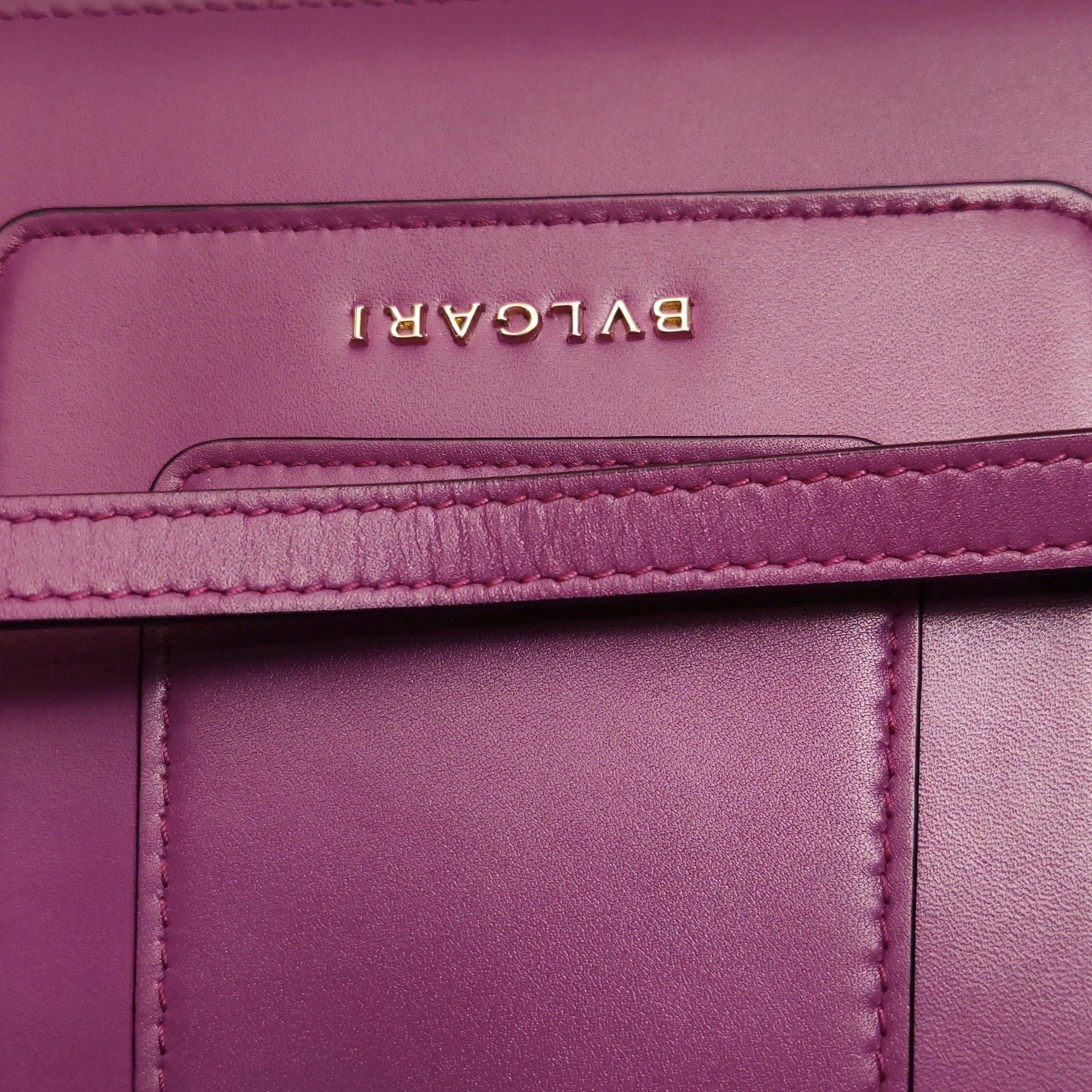 Bvlgari Serpenti Forever petit sac à bandoulière en cuir rose à poignée supérieure en vente 12