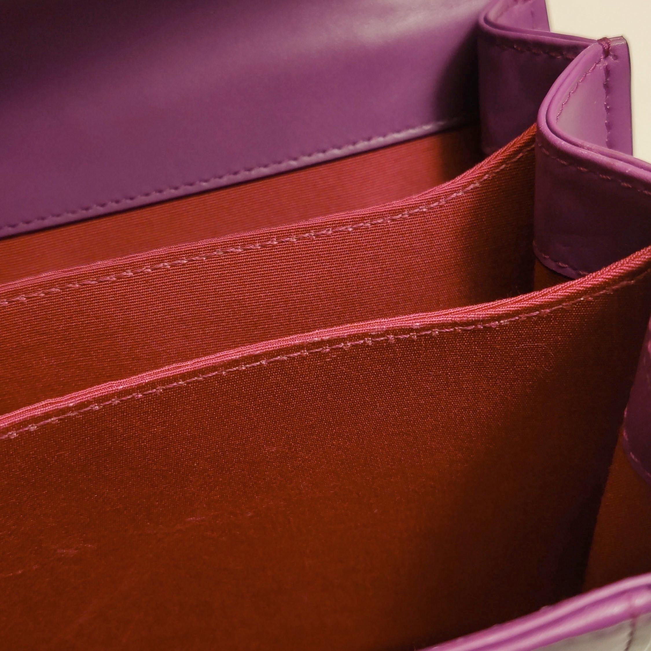 Bvlgari Serpenti Forever petit sac à bandoulière en cuir rose à poignée supérieure en vente 1