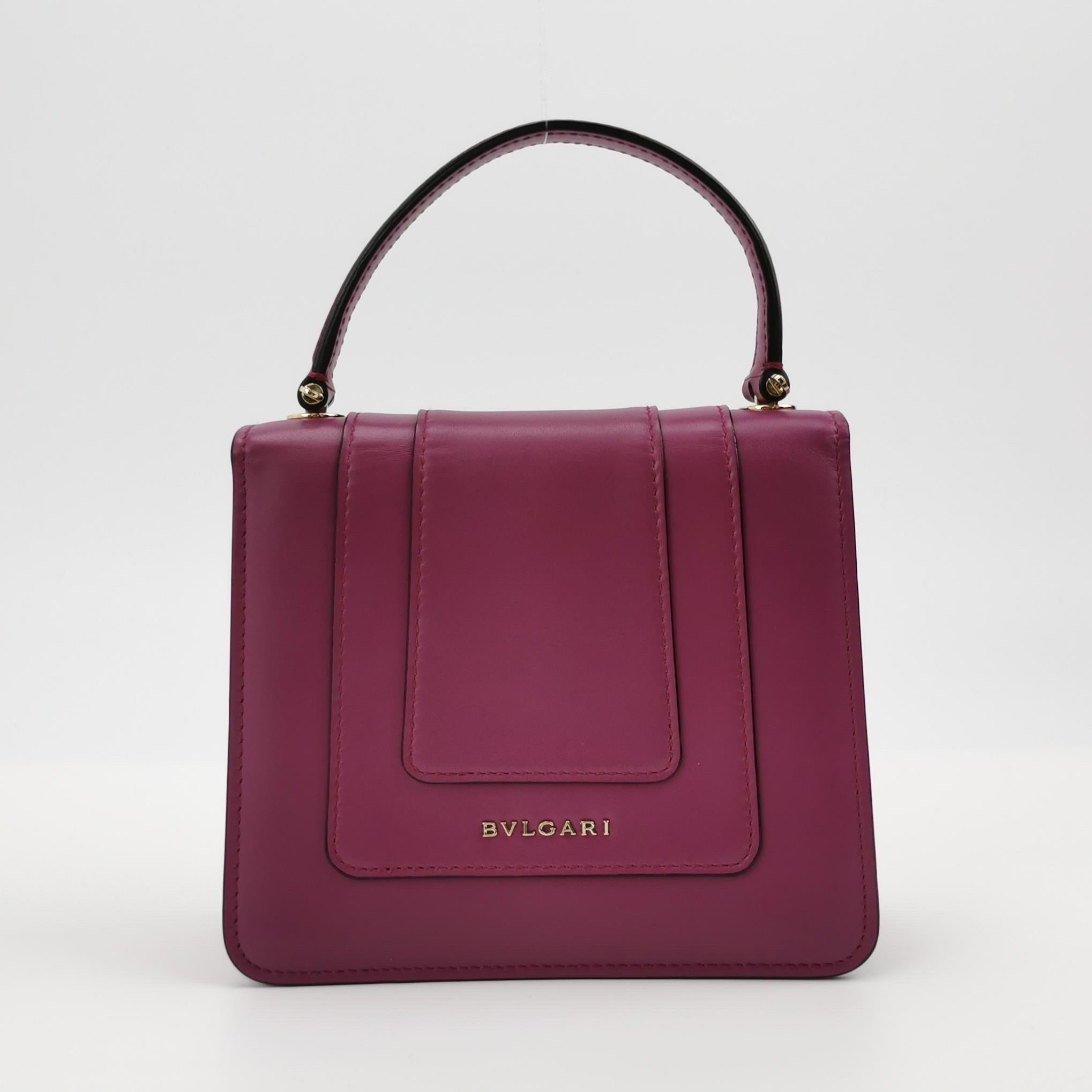 Bvlgari Serpenti Forever petit sac à bandoulière en cuir rose à poignée supérieure en vente 3
