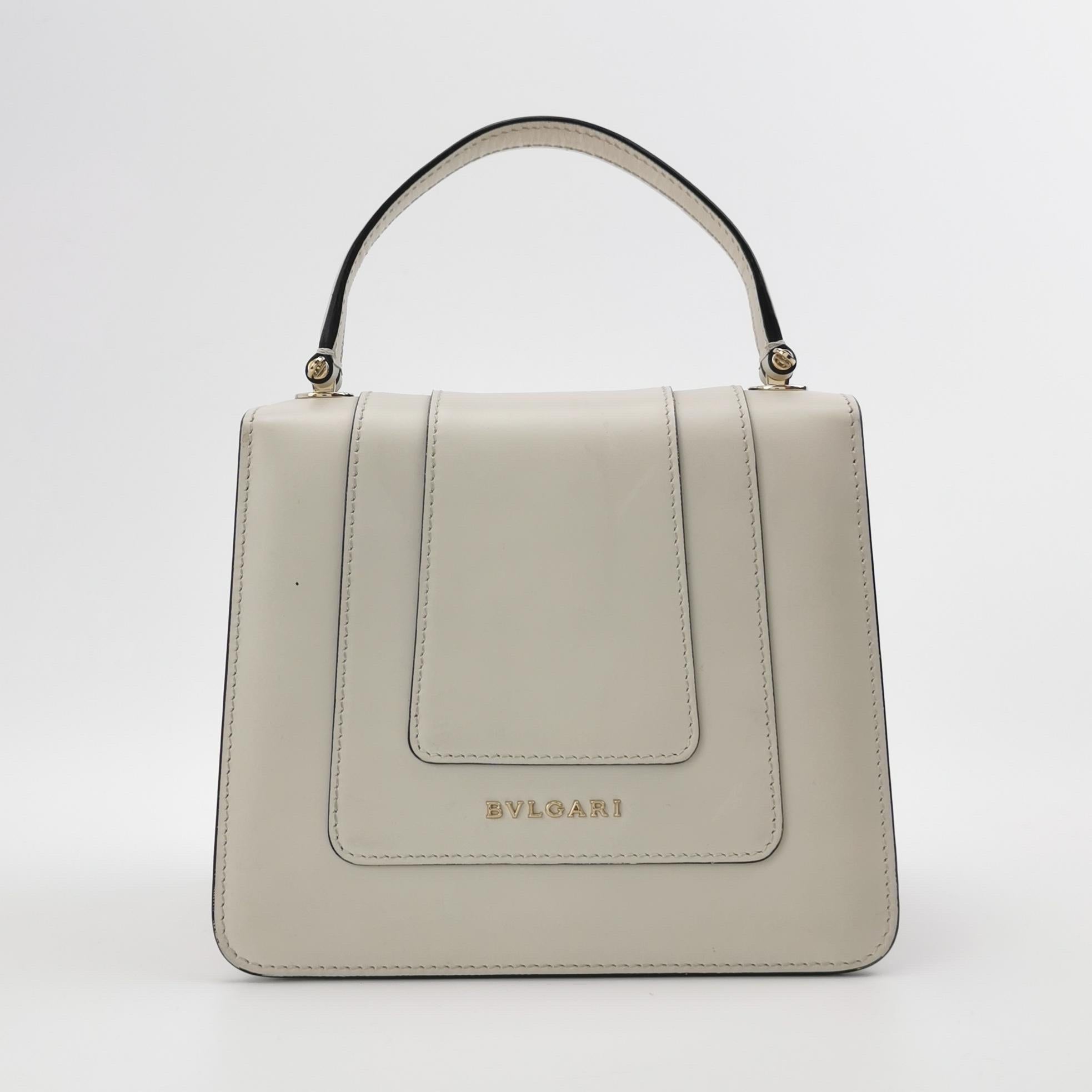 Bvlgari Serpenti Forever petit sac à bandoulière en cuir blanc à poignée supérieure Excellent état - En vente à AUBERVILLIERS, FR