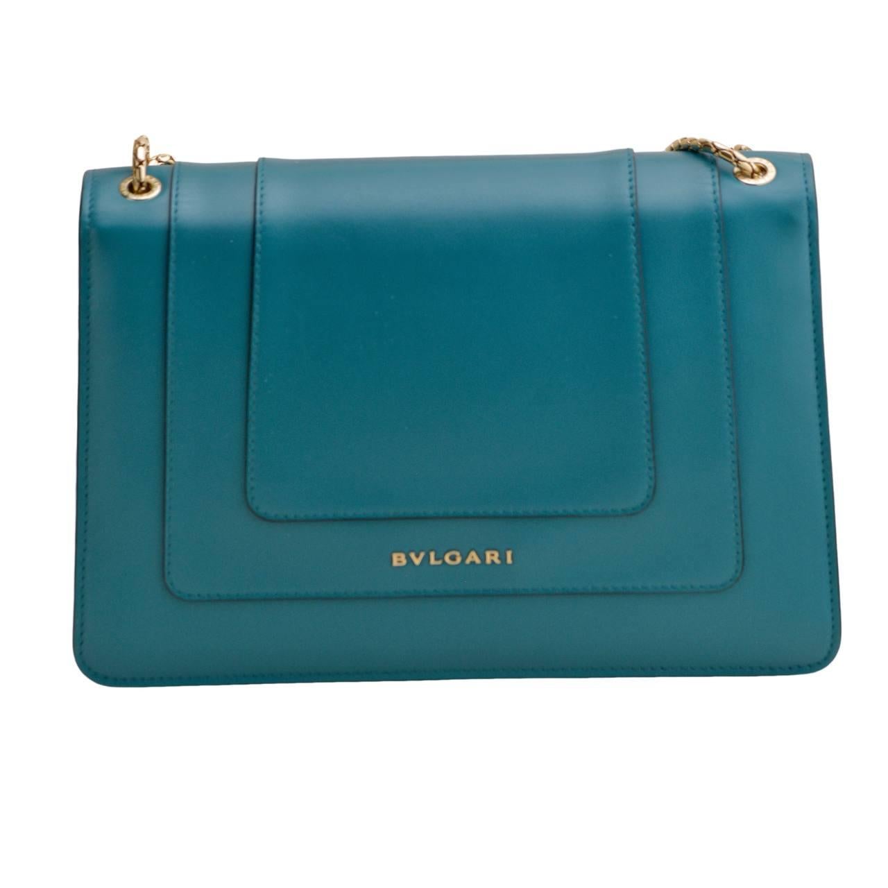 Bleu Bvlgari Serpenti Forever Sac à bandoulière moyen en cuir teal en vente