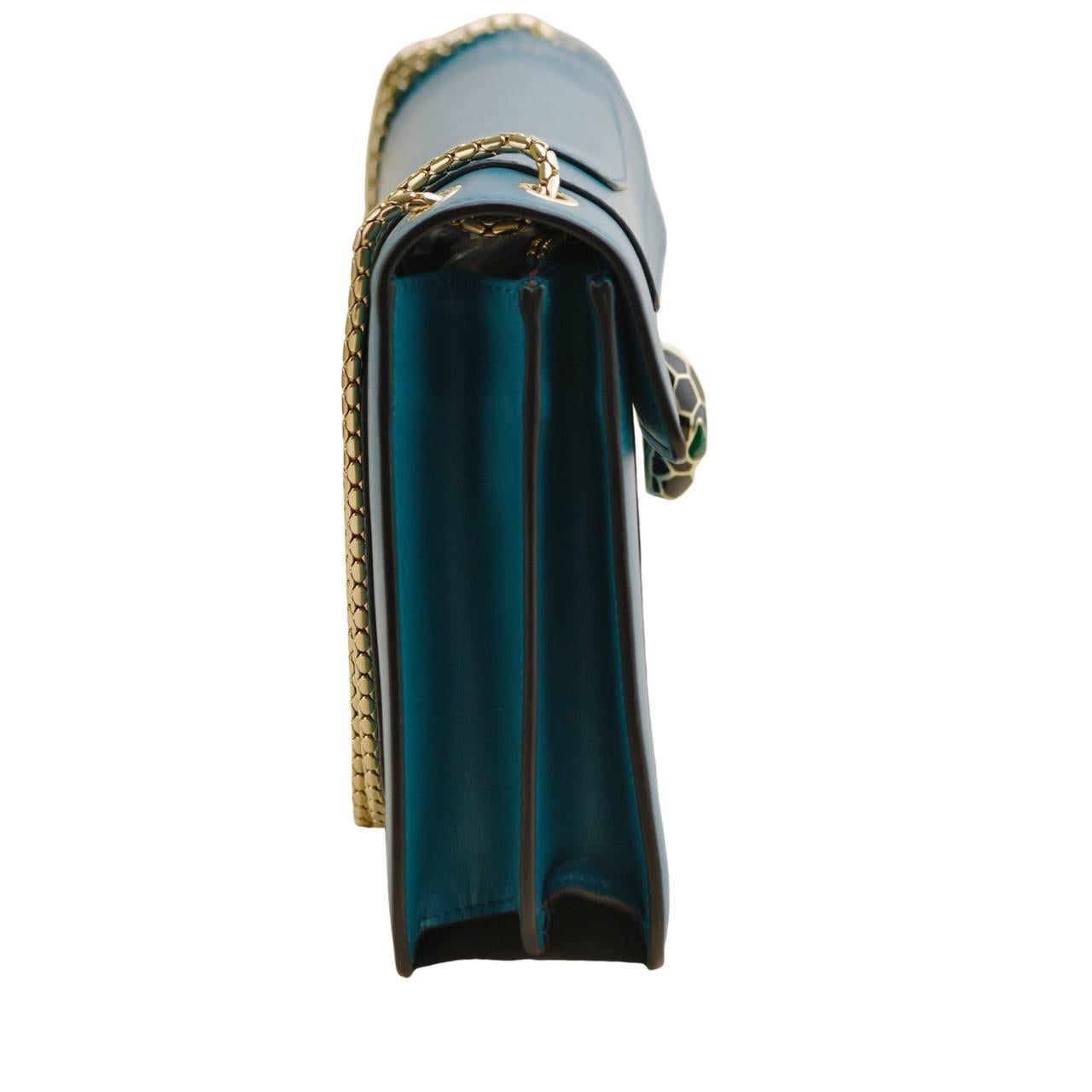 Bvlgari Serpenti Forever Sac à bandoulière moyen en cuir teal Excellent état - En vente à Banbury, GB