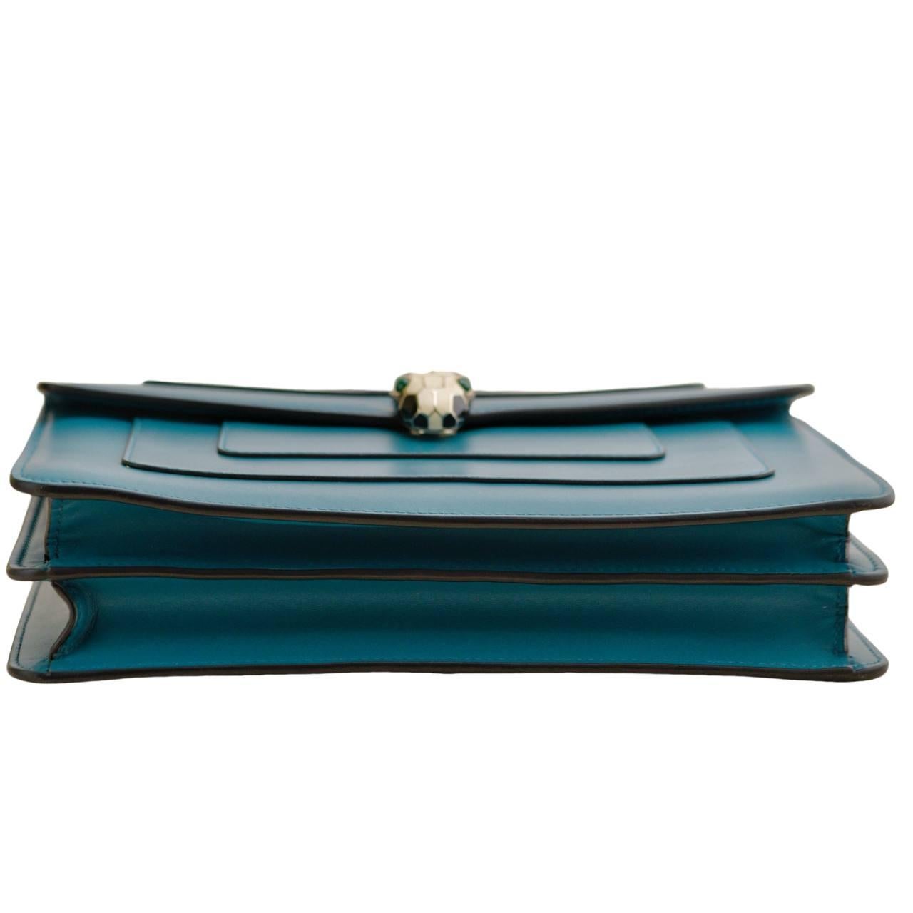 Bvlgari Serpenti Forever Sac à bandoulière moyen en cuir teal Unisexe en vente
