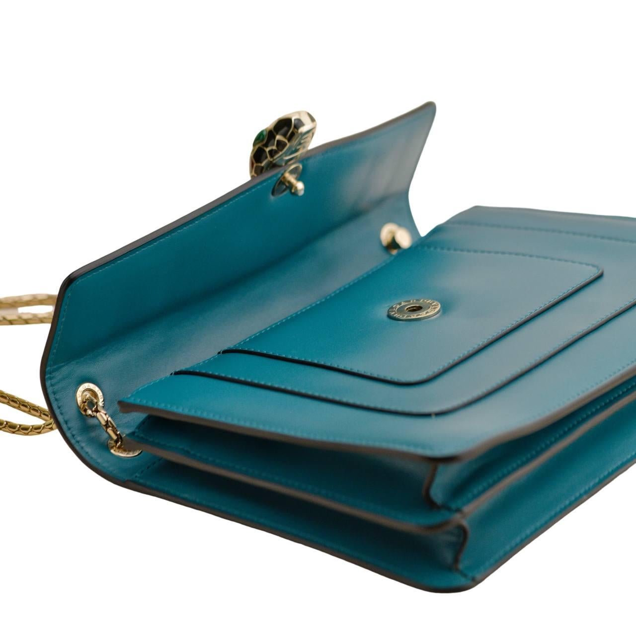 Bvlgari Serpenti Forever Sac à bandoulière moyen en cuir teal en vente 1