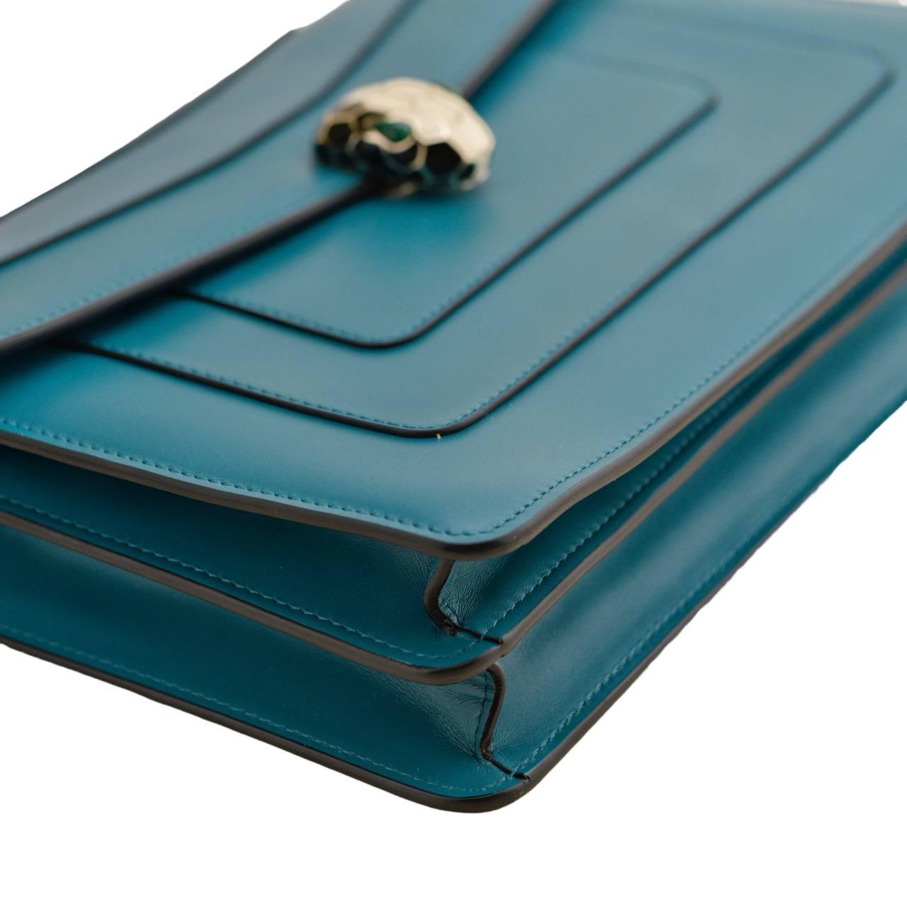 Bvlgari Serpenti Forever Sac à bandoulière moyen en cuir teal en vente 2
