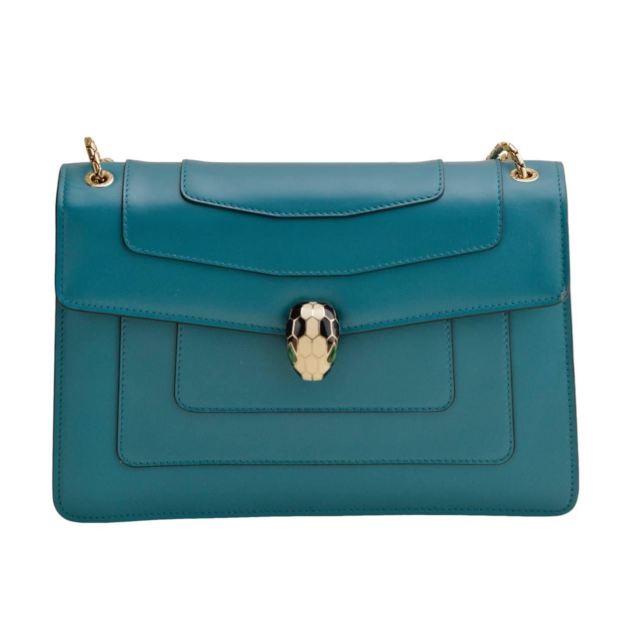 Bvlgari Serpenti Forever Sac à bandoulière moyen en cuir teal en vente