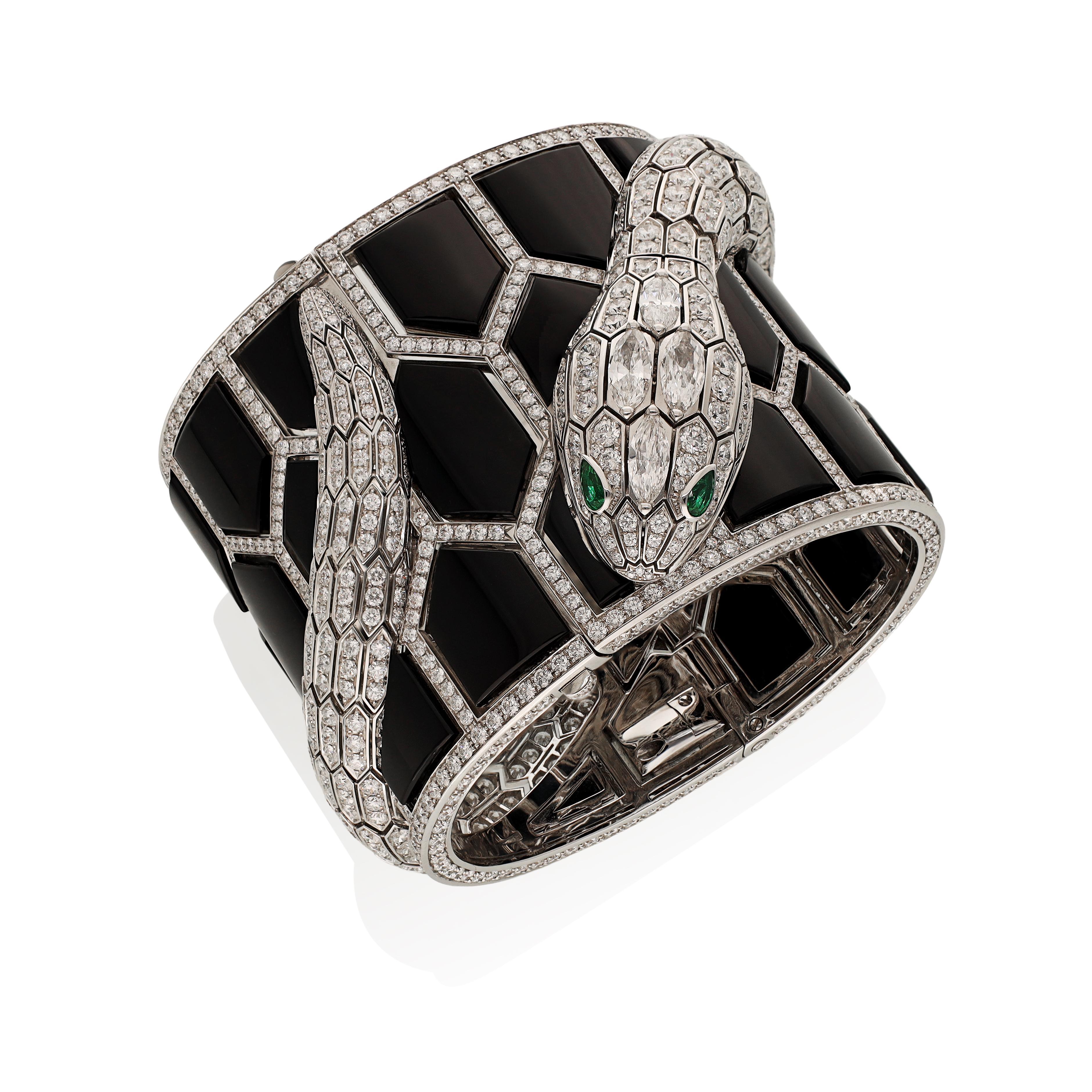 The quintessence of Italian glamour and Bulgari’s mastery of jewelry and watchmaking, the Serpenti Misteriosi secret watches are inspired by the rich creative heritage of the “Roman Jeweller of Time” enriching its high-jewelry collections with