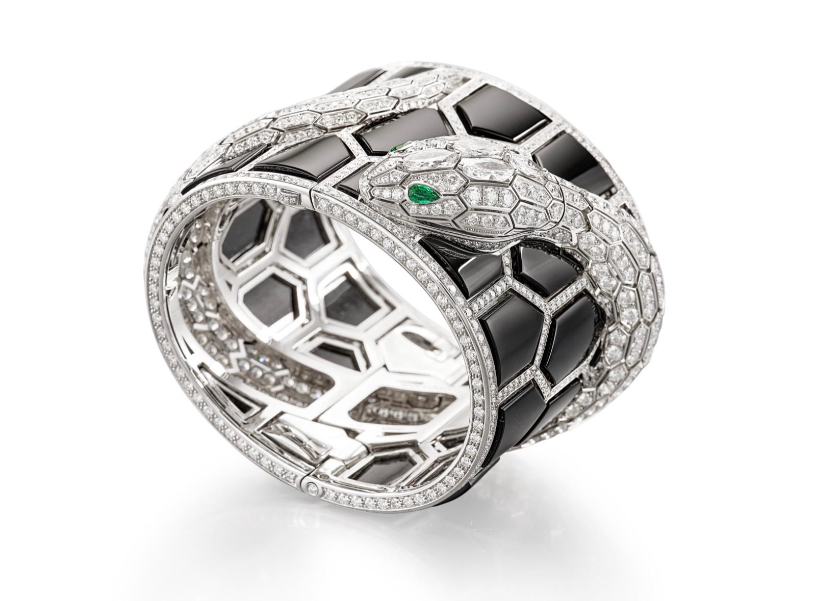 Bvlgari 'Serpenti Misteriosi Secret' Diamond, Onyx and Emerald Cuff-Watch In Excellent Condition For Sale In New York, NY
