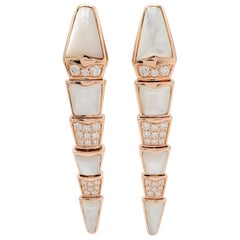 Boucles d'oreilles en or rose:: diamants et nacre Bvlgari 'Serpenti'