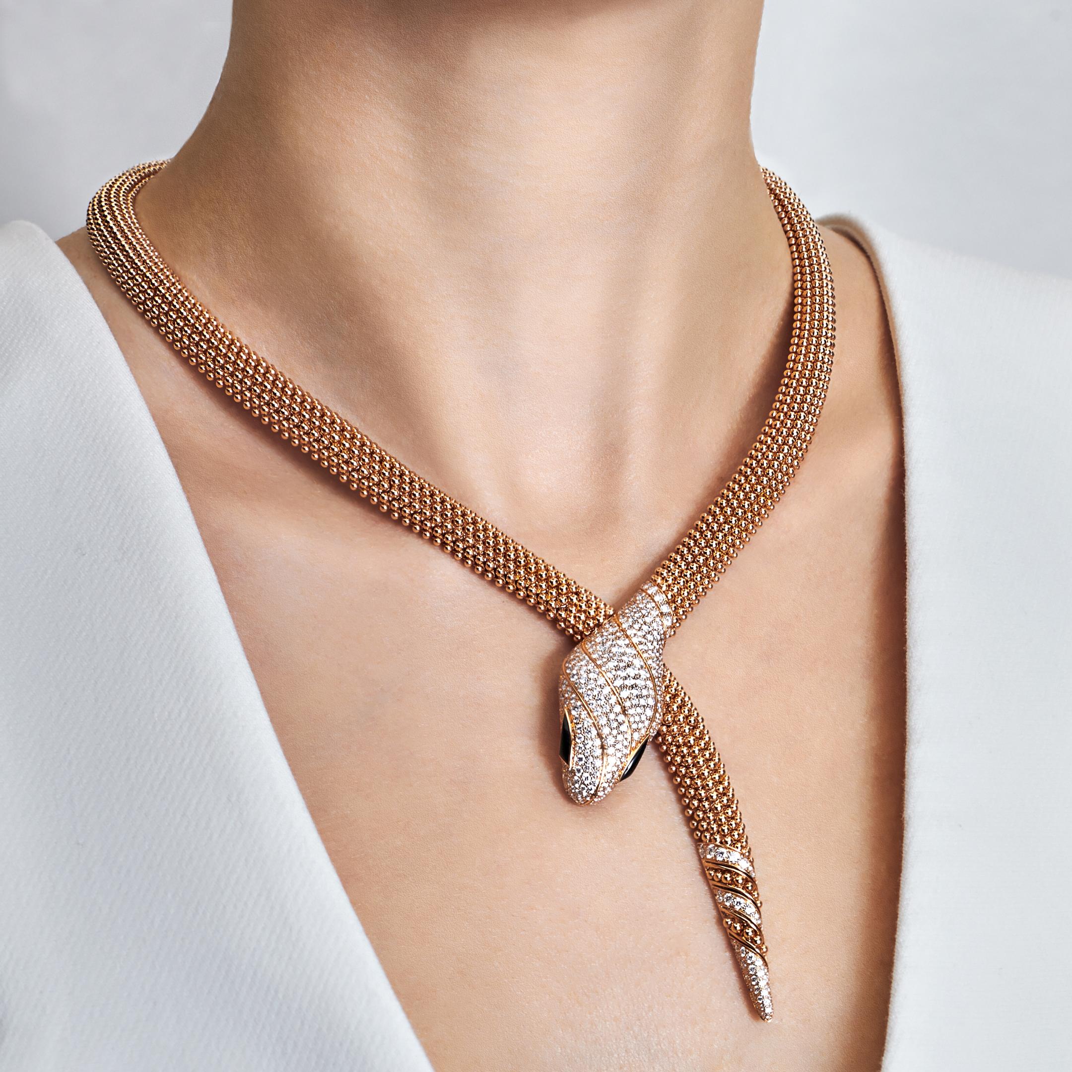 A distinctive interpretation of Bulgari’s icon of endless metamorphosis and unstoppable transformation, the Serpenti 18-karat rose gold necklace represents a captivating blend between audacious craftsmanship, iconic design and boundless creativity.