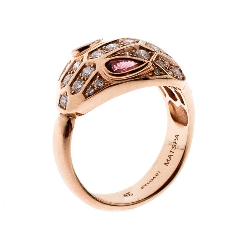 The serpent, which is a motif of wisdom and vitality, has been a signature symbol of Bvlgari for years, appearing in a variety of designs and undergoing multiple interpretations. The head of the serpent is beautifully glorified in this cocktail
