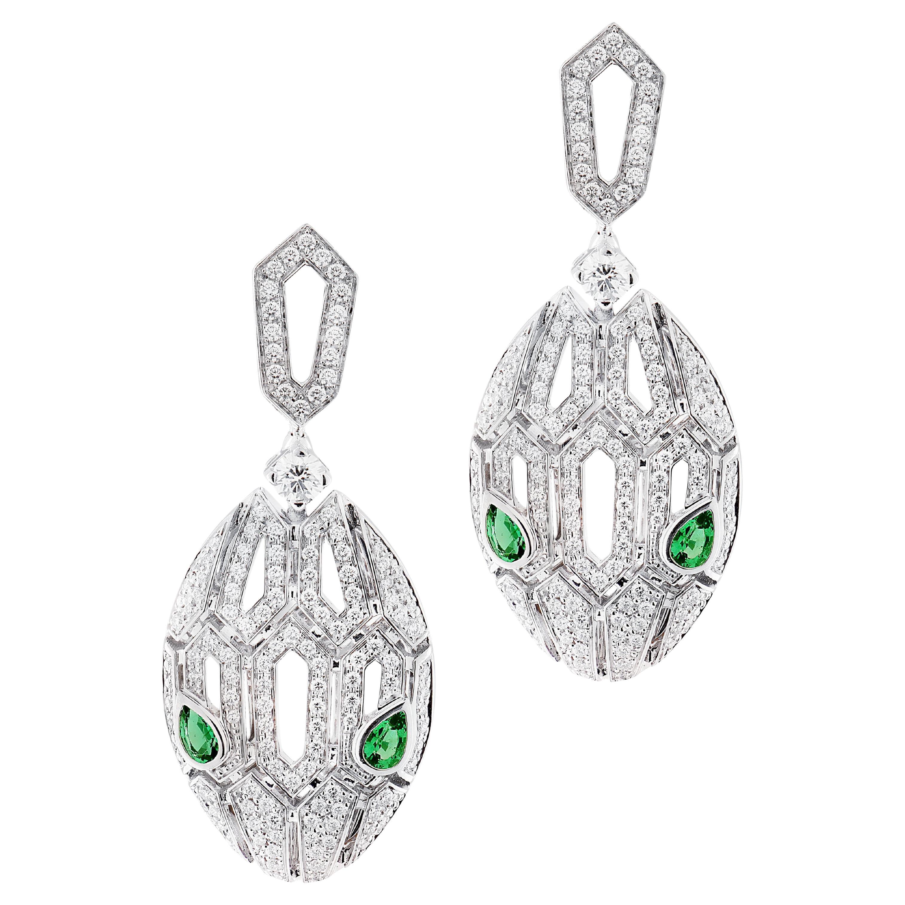 Orecchini con diamanti e smeraldi Bvlgari Serpenti Seduttori in vendita