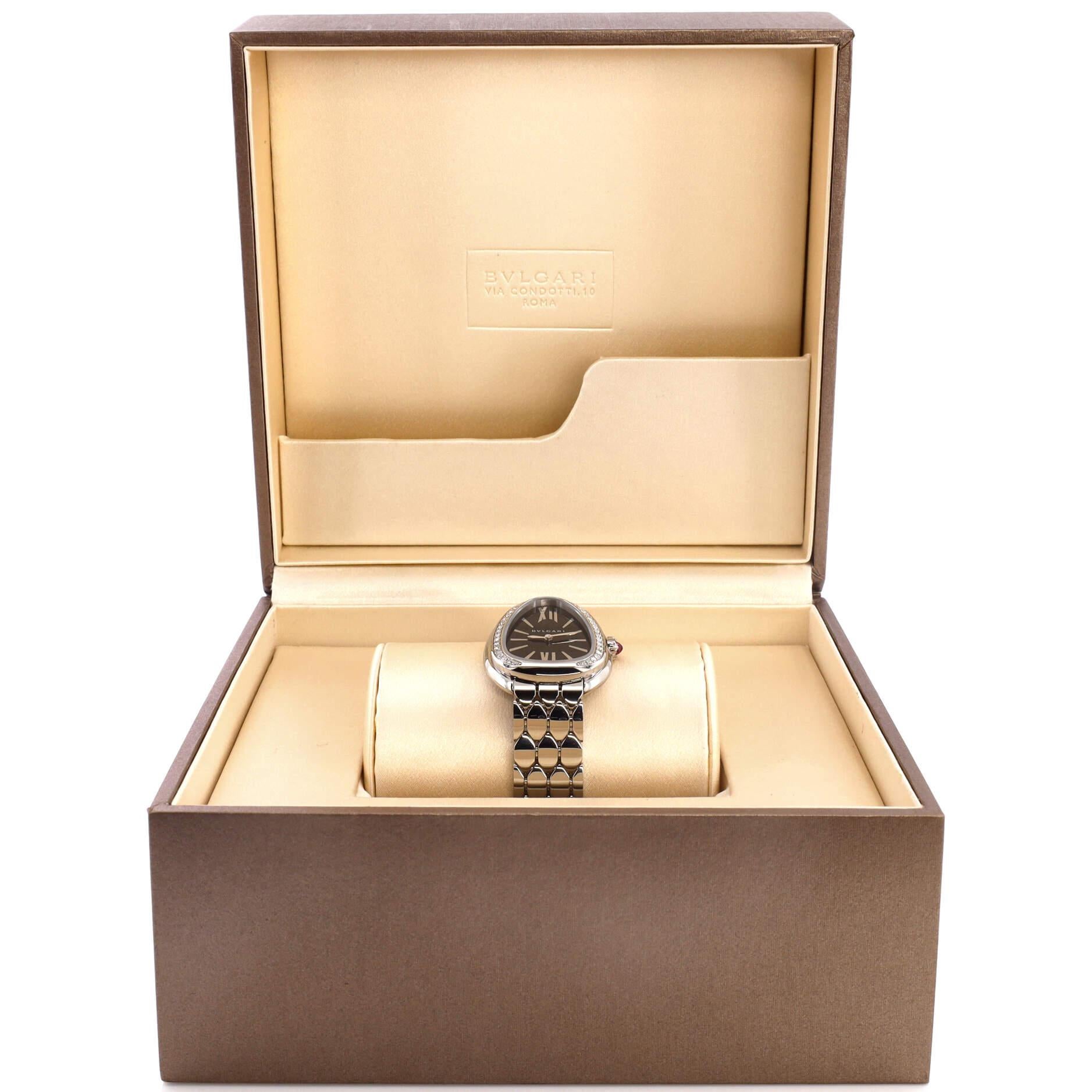 Condition: Great. Minor wear throughout case and bracelet.
Accessories: Box, Warranty Card - Dated
Measurements: Case Size/Width: 25mm, Watch Height: 7mm, Band Width: 13mm, Wrist circumference: 5.75
