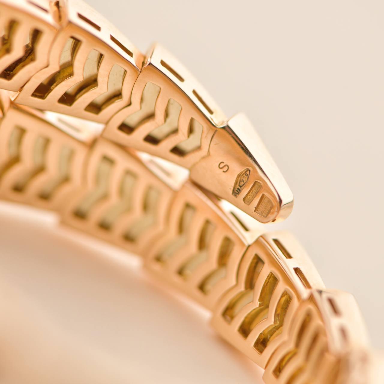 Bvlgari, bracelet serpent Serpenti en or jaune 18 carats et nacre, taille S en vente 3