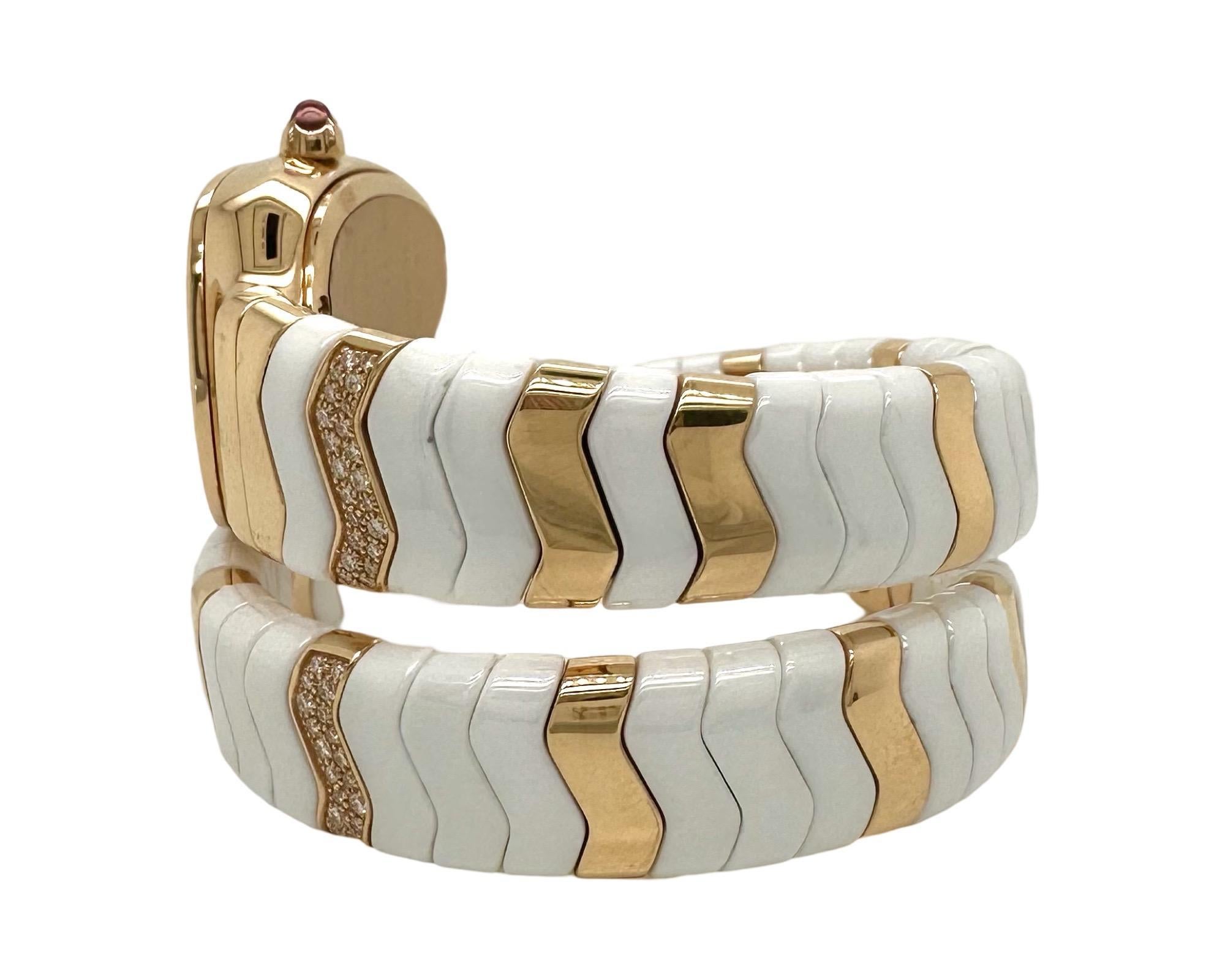 Marke: Bvlgari
Collection'S: Spiga
Uhrwerk: Quarz
MATERIAL des Gehäuses: 18k Rose Gold, Weiße Keramik
MATERIAL des Armbands: 18k Rose Gold, weiße Keramik, Diamanten
Zifferblattfarbe: Weiß
Lünette: Diamanten
Enthält: Bvlgari Zertifikat
