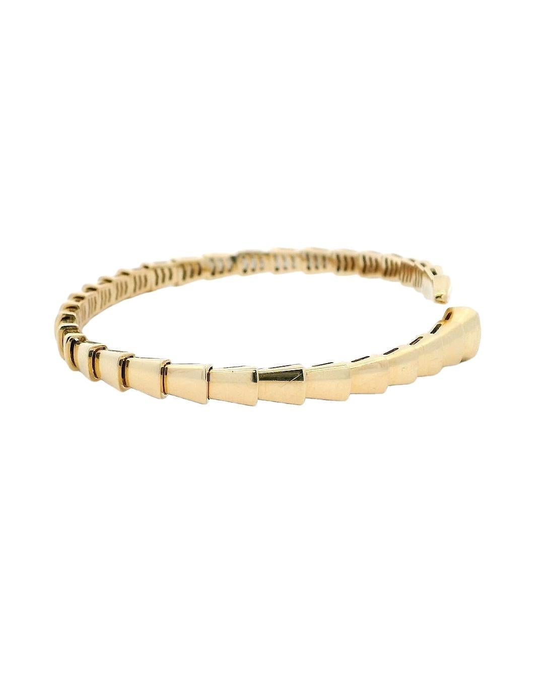 Bvlgari Serpenti Thin Bracelet 18k Yellow Gold Box & Papers 2023 In Excellent Condition In Great Neck Plaza, NY