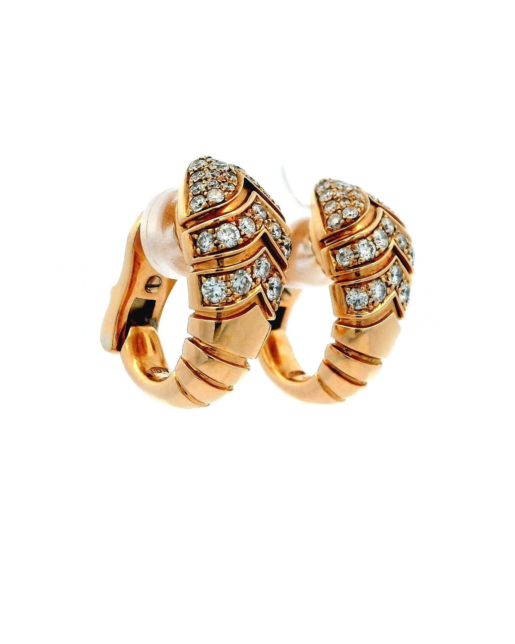 Taille ronde Bvlgari Boucles d'oreilles Serpenti Tubogas en or rose 18 carats avec pavés en vente