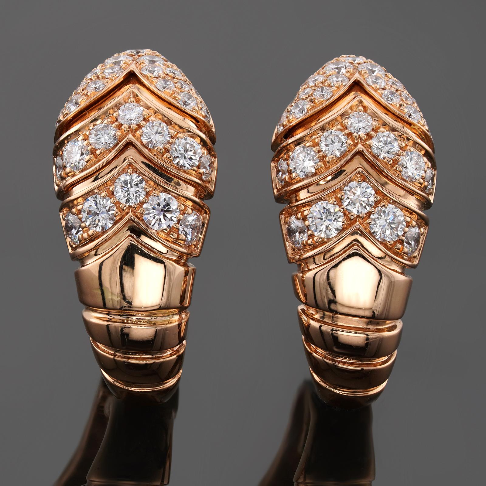 Diese fabelhaften Bvlgari-Ohrringe aus der verführerischen Kollektion Serpenti sind aus 18 Karat Roségold gefertigt und mit runden Brillanten E-F-G VVS1-VVS2 mit einem geschätzten Gewicht von 1,43 Karat besetzt. Hergestellt in Italien um die 2020er