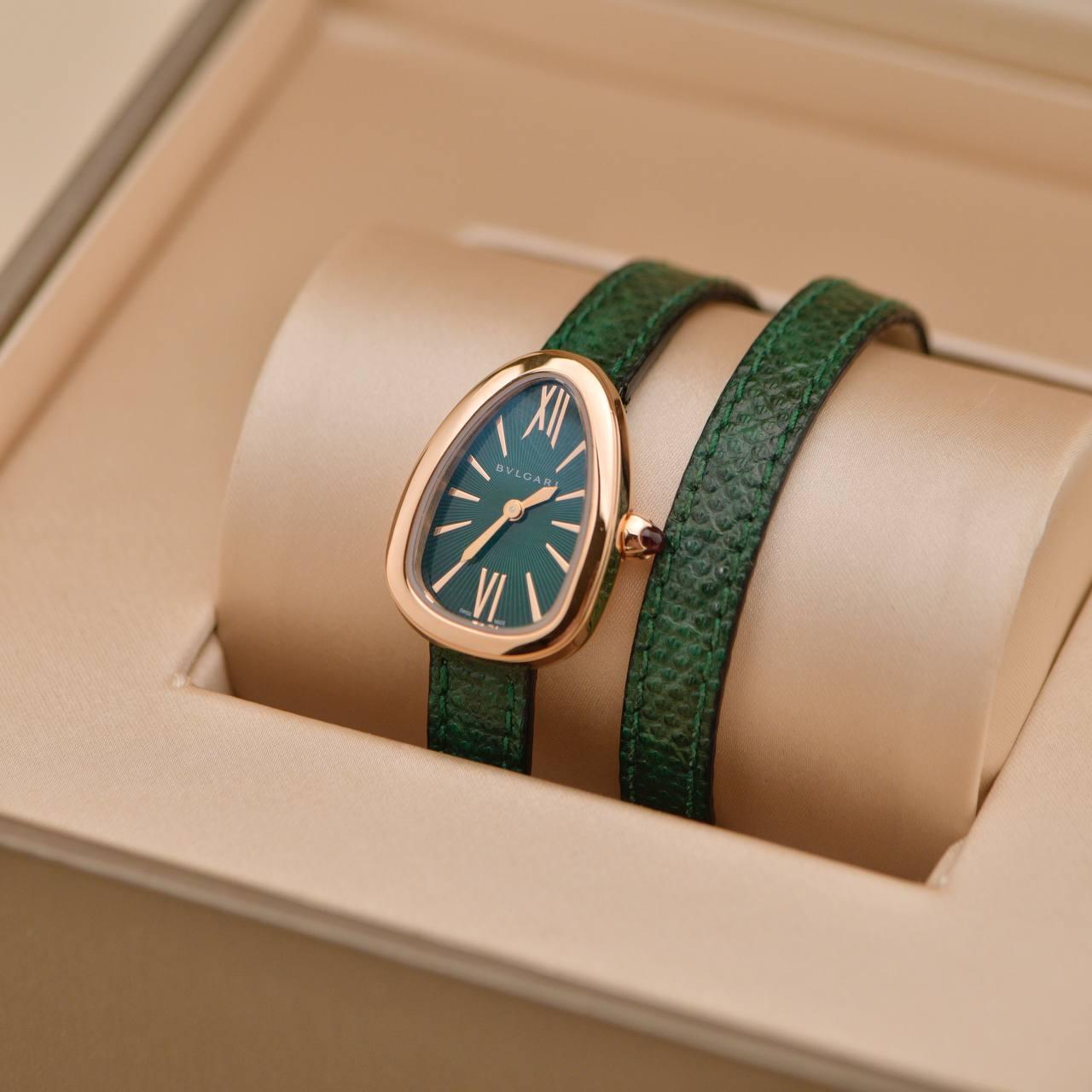 Reloj de pulsera de cuarzo Bvlgari Serpenti Twist de oro rosa de 18 quilates y piel verde en Excelente estado para la venta en Banbury, GB