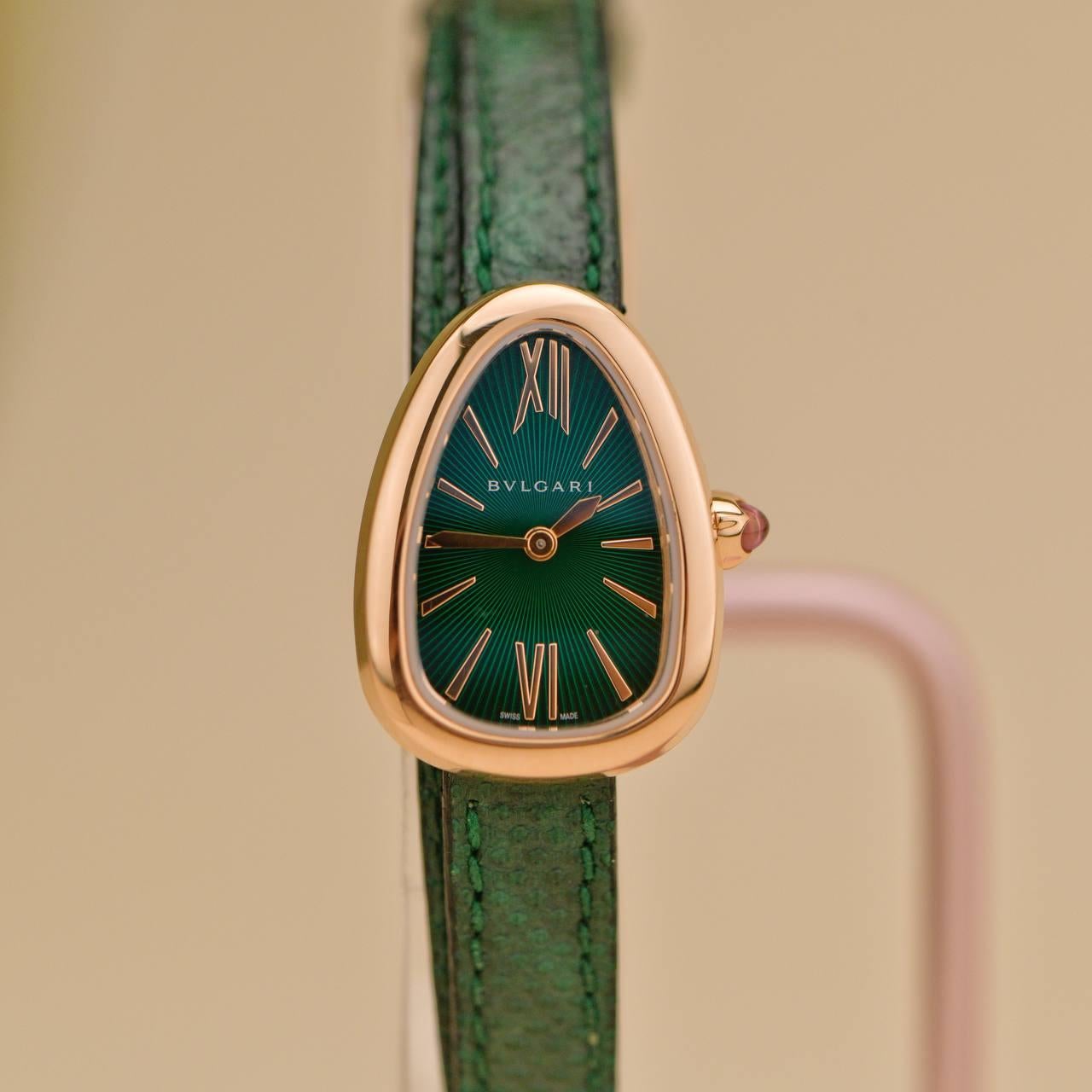 Reloj de pulsera de cuarzo Bvlgari Serpenti Twist de oro rosa de 18 quilates y piel verde en venta 3