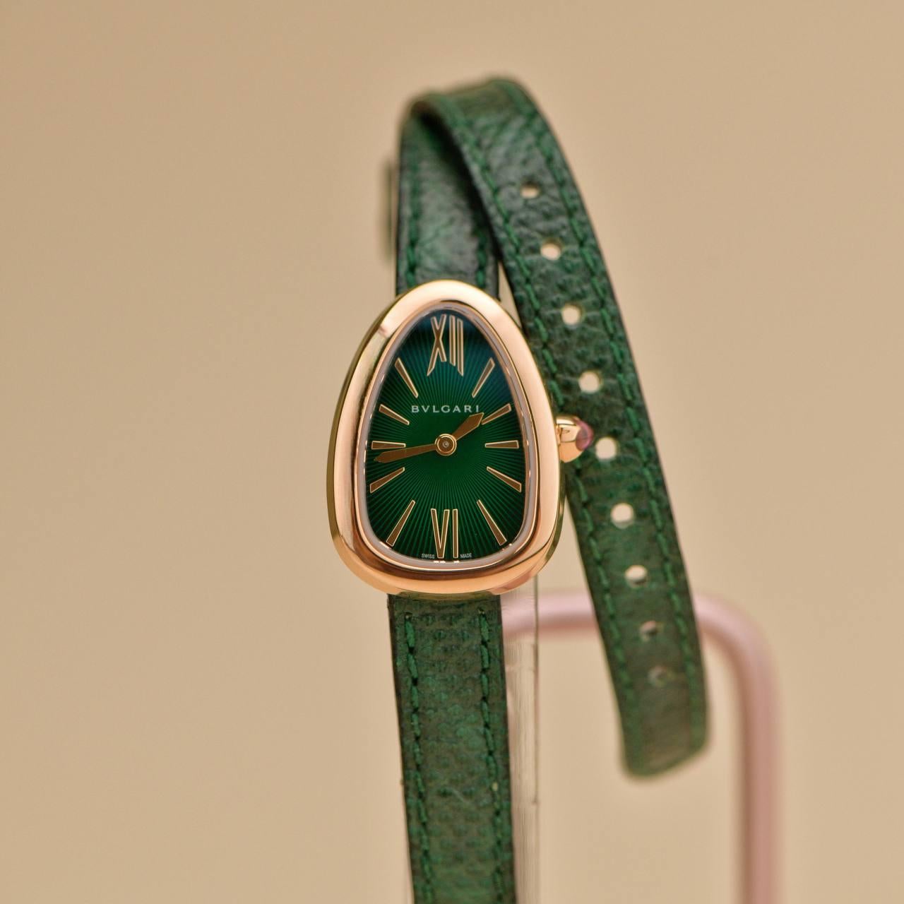 Reloj de pulsera de cuarzo Bvlgari Serpenti Twist de oro rosa de 18 quilates y piel verde en venta 5
