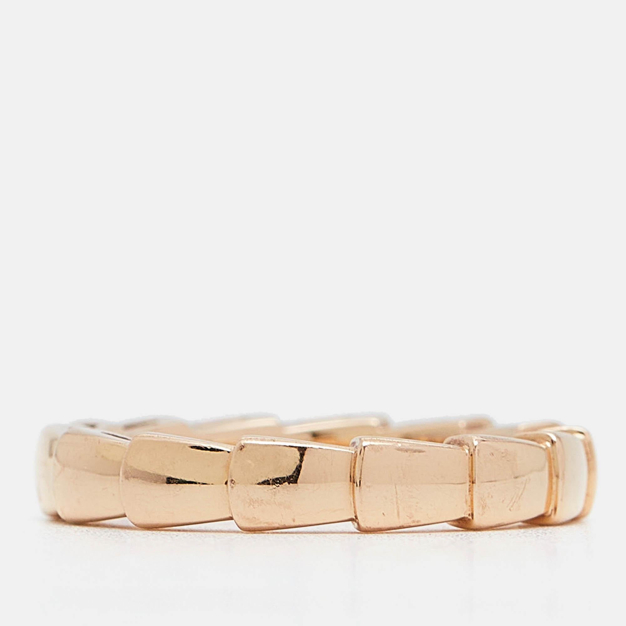 To adorn your fingers in the most elegant way Bvlgari brings to you this stylish ring. It has been carved using top quality materials and will elevate your look instantly.