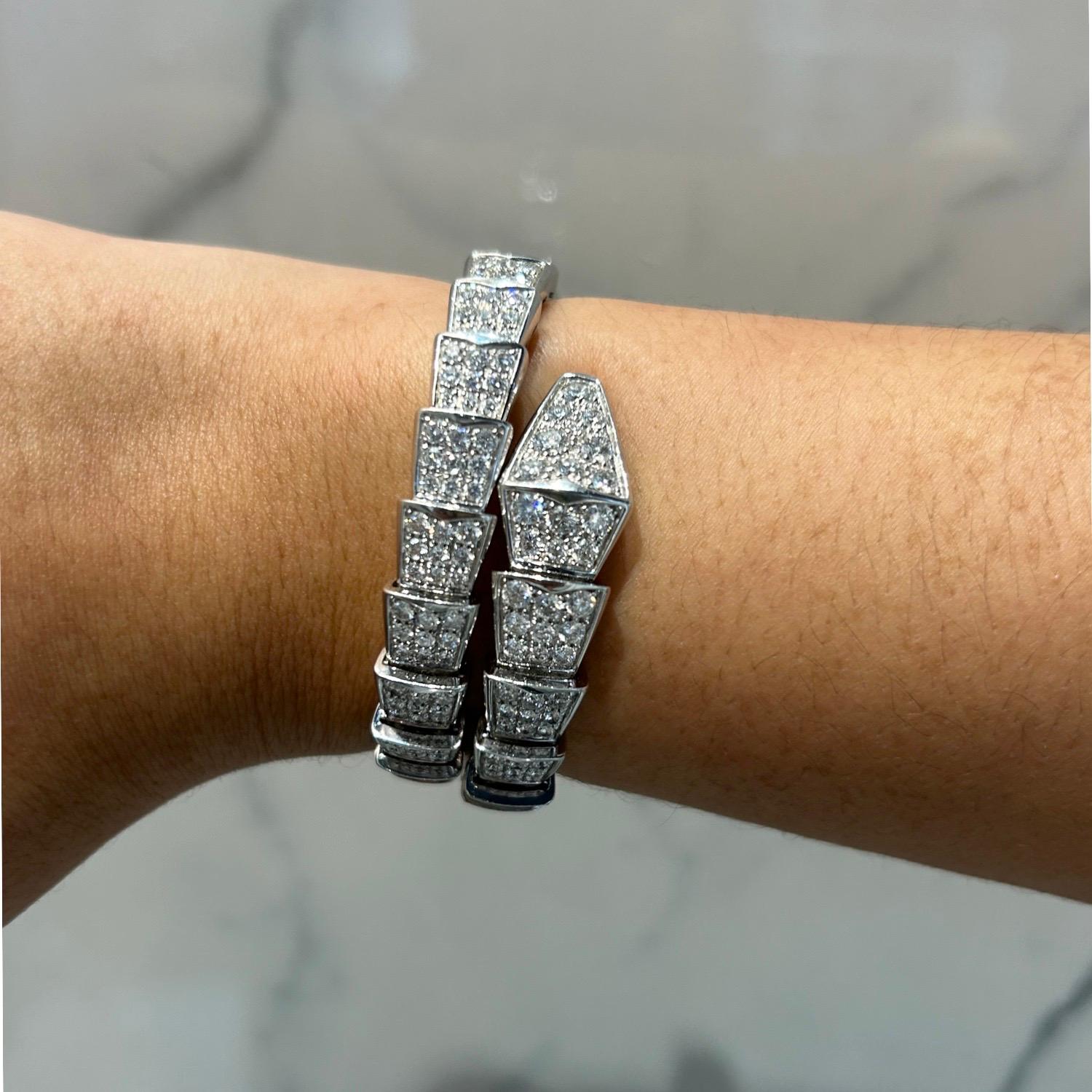 Bvlgari Serpenti Viper Bracelet enveloppant en or blanc 18 carats et diamants Unisexe en vente