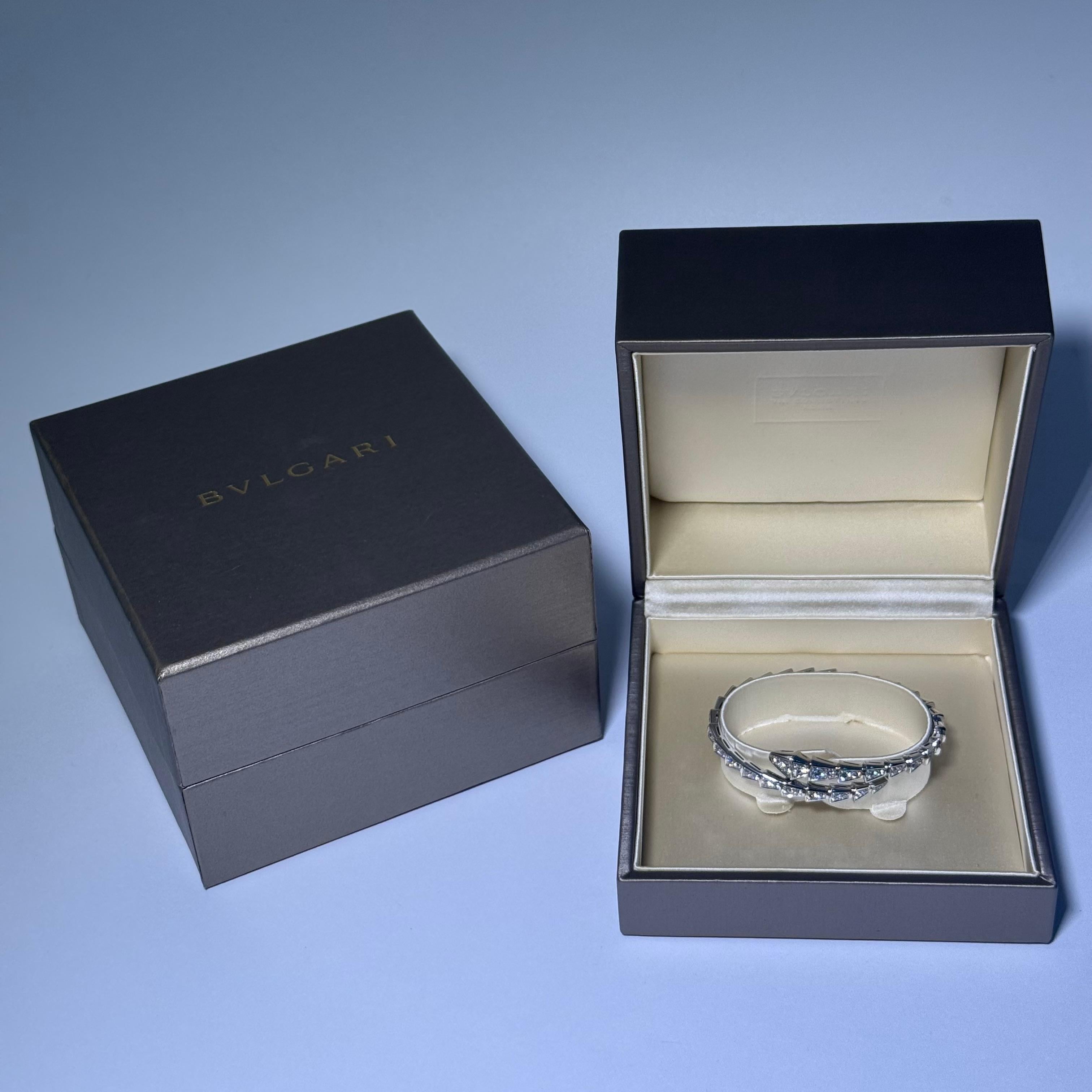 Bvlgari Serpenti Viper Bracelet with Diamonds in 18 Karat White Gold In Excellent Condition In Lucerne, CH