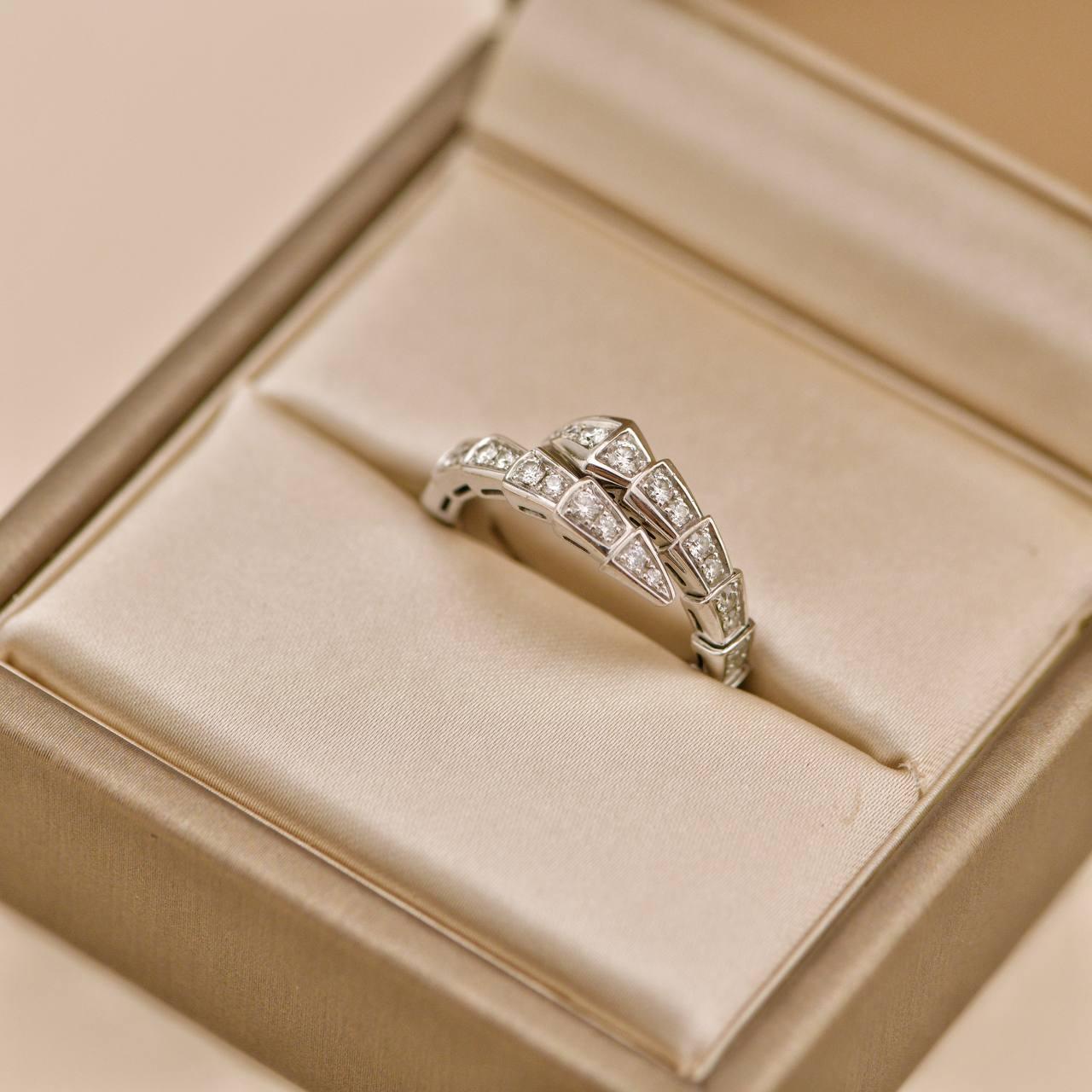 Bvlgari Serpenti Viper Diamond Anello in oro bianco 18K Misura M In condizioni ottime in vendita a Banbury, GB
