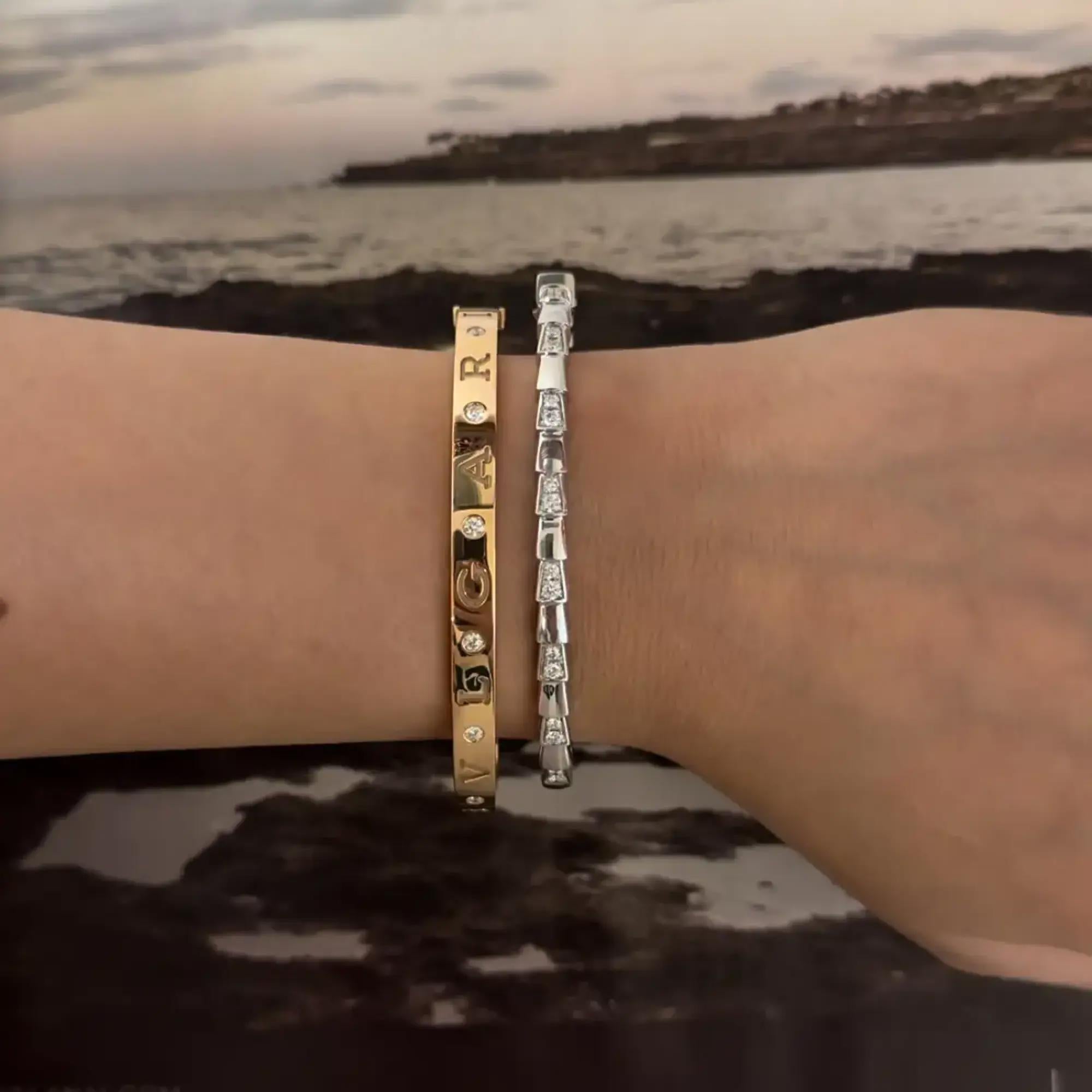 Bvlgari, bracelet jonc Viper en or blanc 18 carats, taille moyenne Pour femmes en vente