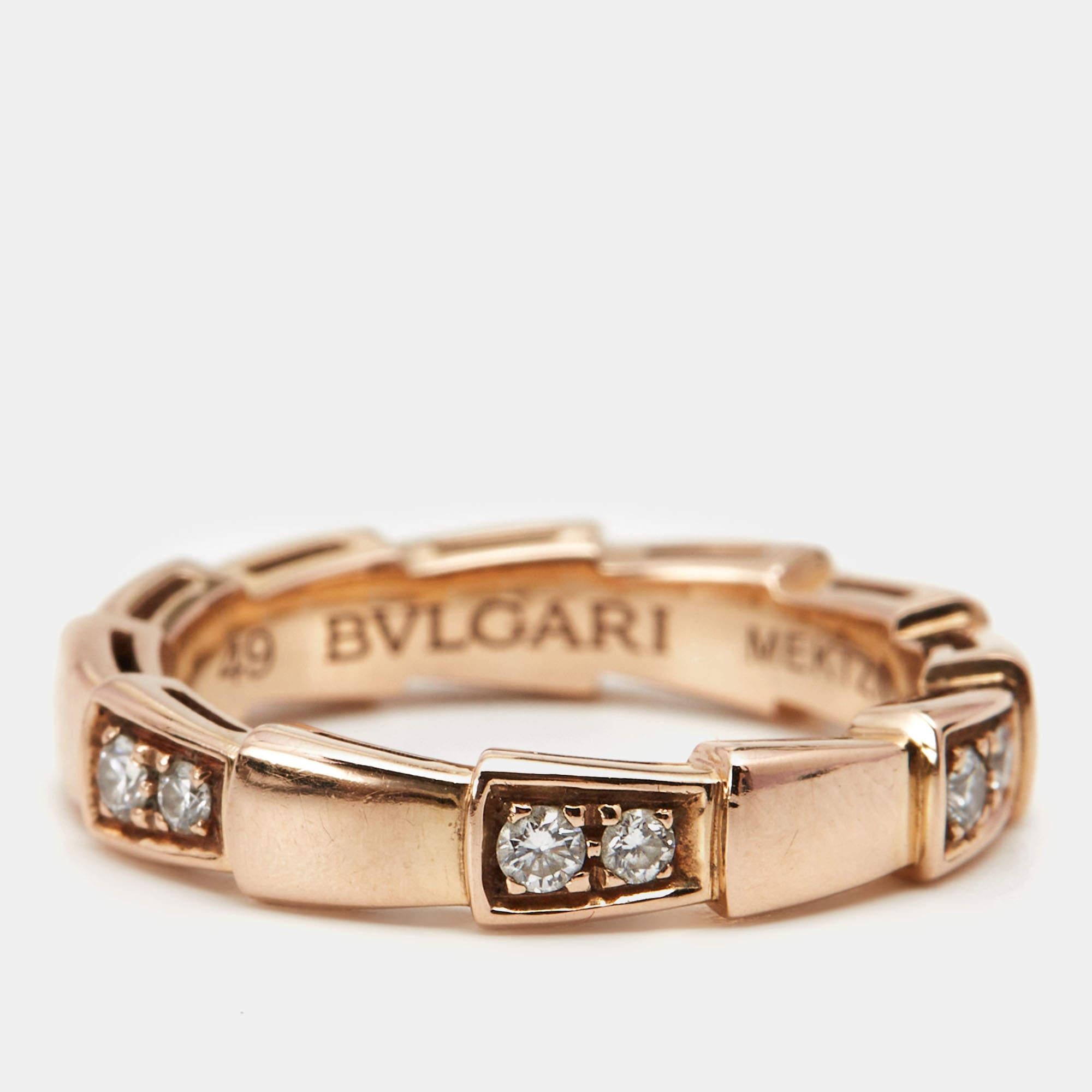 The choice of the best materials coupled with heritage artisanship makes this Bvlgari ring a creation worth cherishing. It sits gracefully on the finger.

