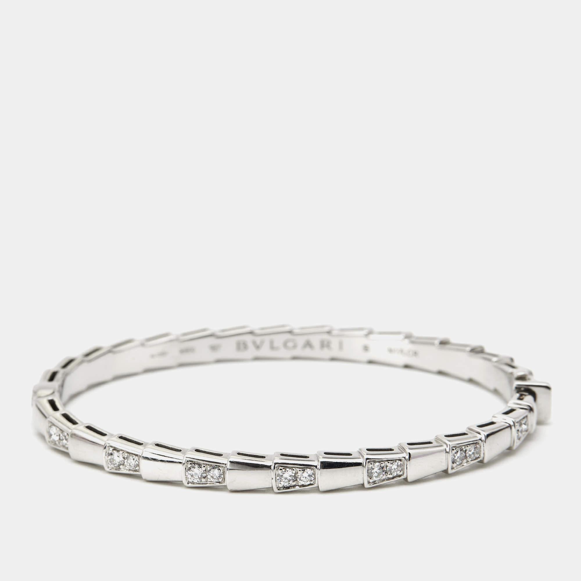 Inspired by the viper’s spiral movements, this stunning Bvlgari Serpenti Viper bracelet will wrap sensually around your wrist. Distinguished by the alluring beauty of the viper's scales, this 18K white gold ring highlights the entire design with