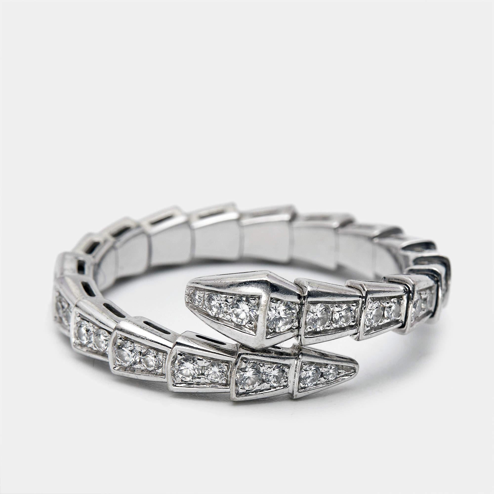 Bvlgari Serpenti Viper Diamonds 18k White Gold Ring Size 62 In Fair Condition For Sale In Dubai, Al Qouz 2