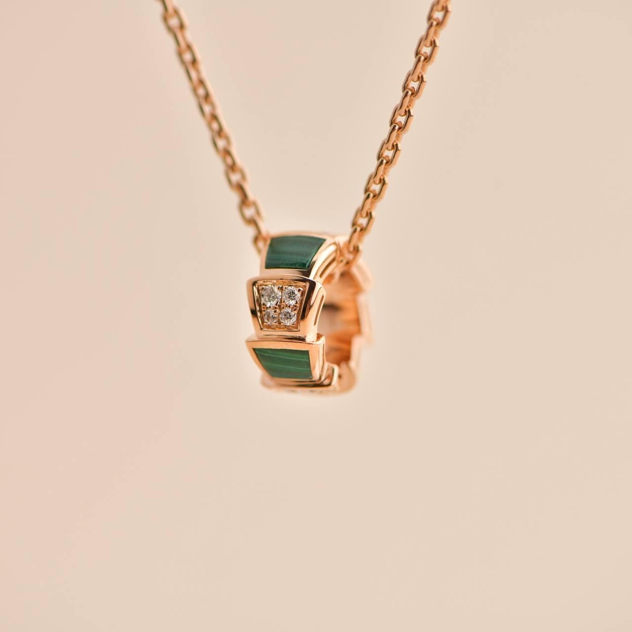 Brilliant Cut Bvlgari Serpenti Viper Malachite And Diamonds Rose Gold Necklace For Sale