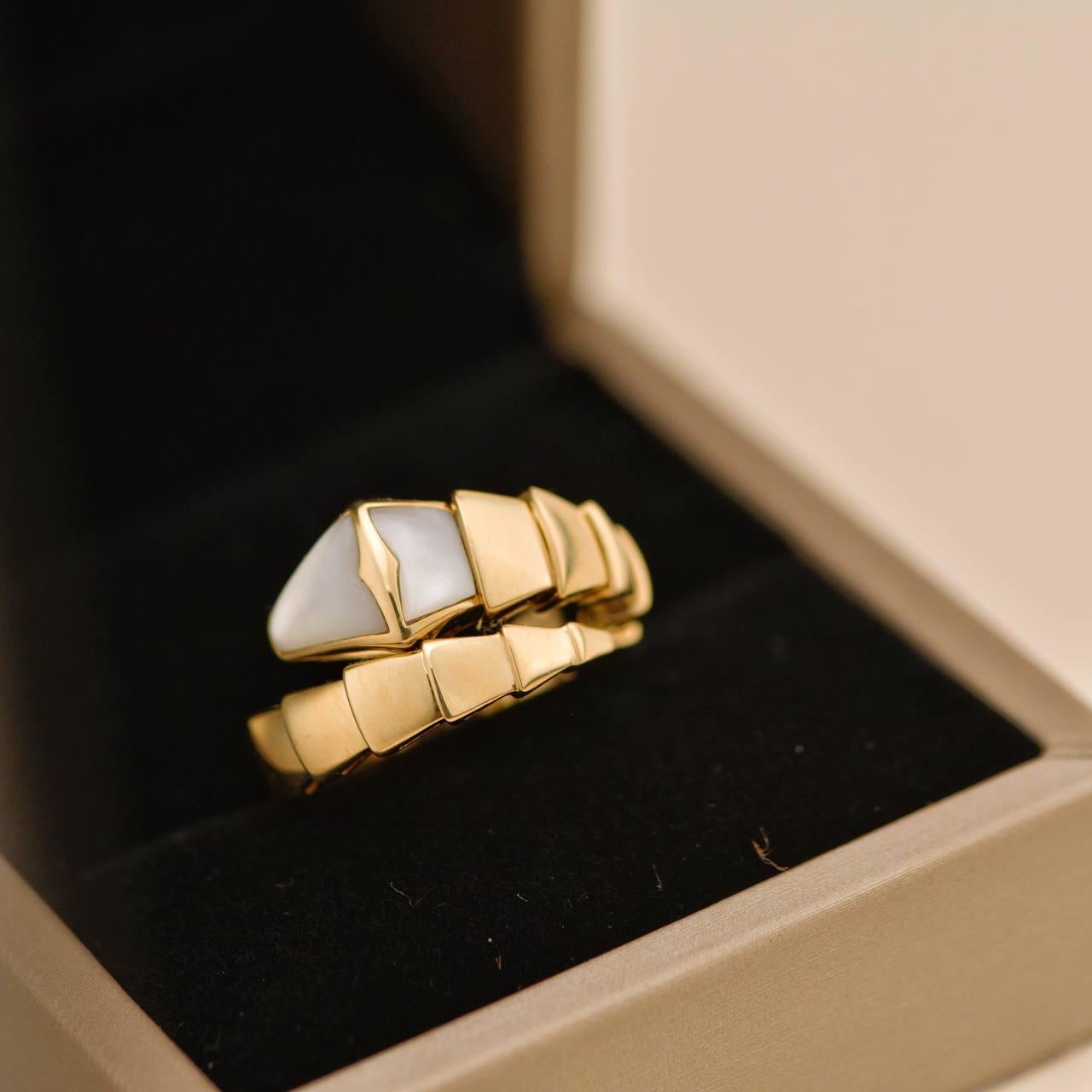 Bvlgari Serpenti Viper Mother Of Pearl 18K Yellow Gold Ring Size M In Excellent Condition For Sale In Banbury, GB