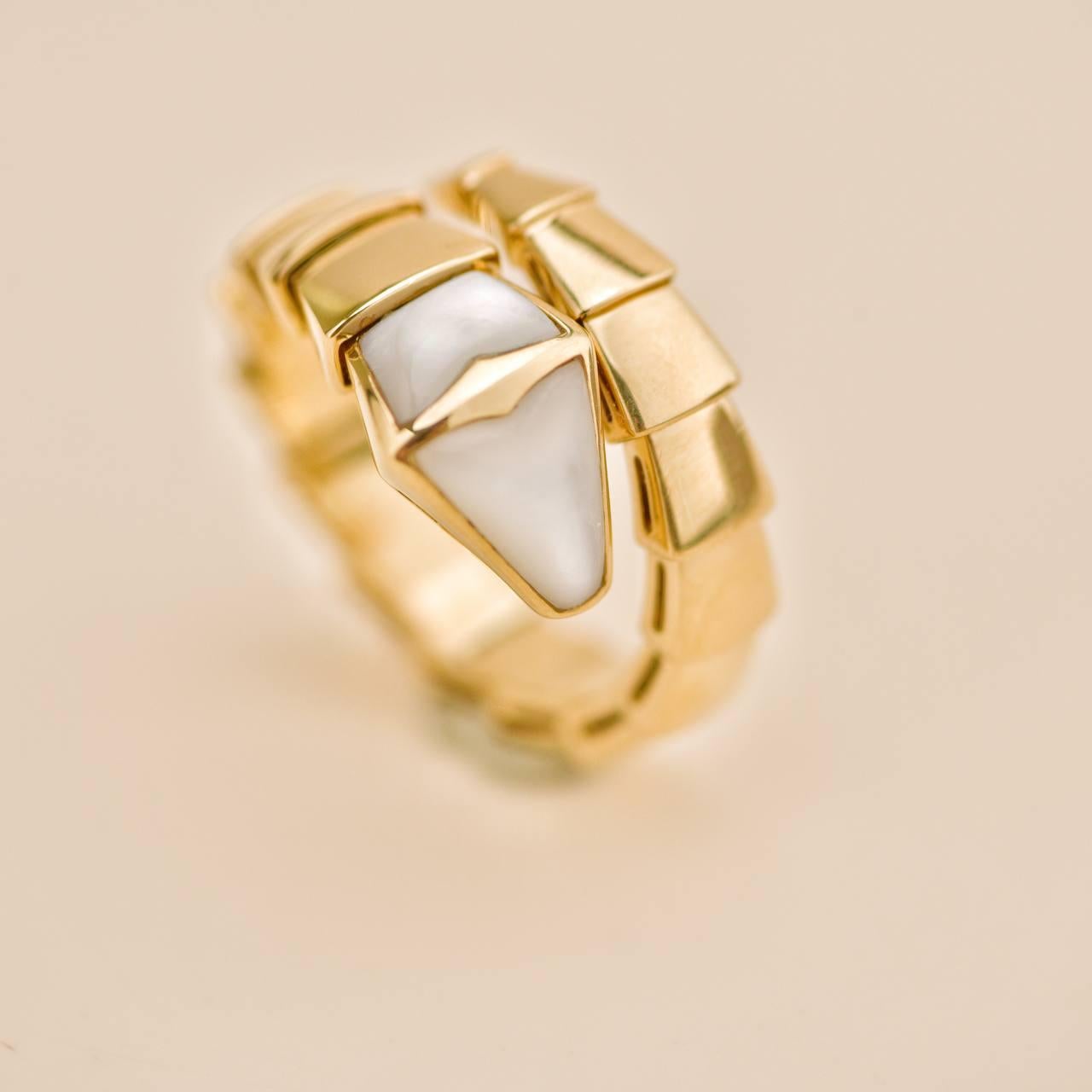 Bvlgari Serpenti Viper Mother Of Pearl 18K Yellow Gold Ring Size M For Sale 2