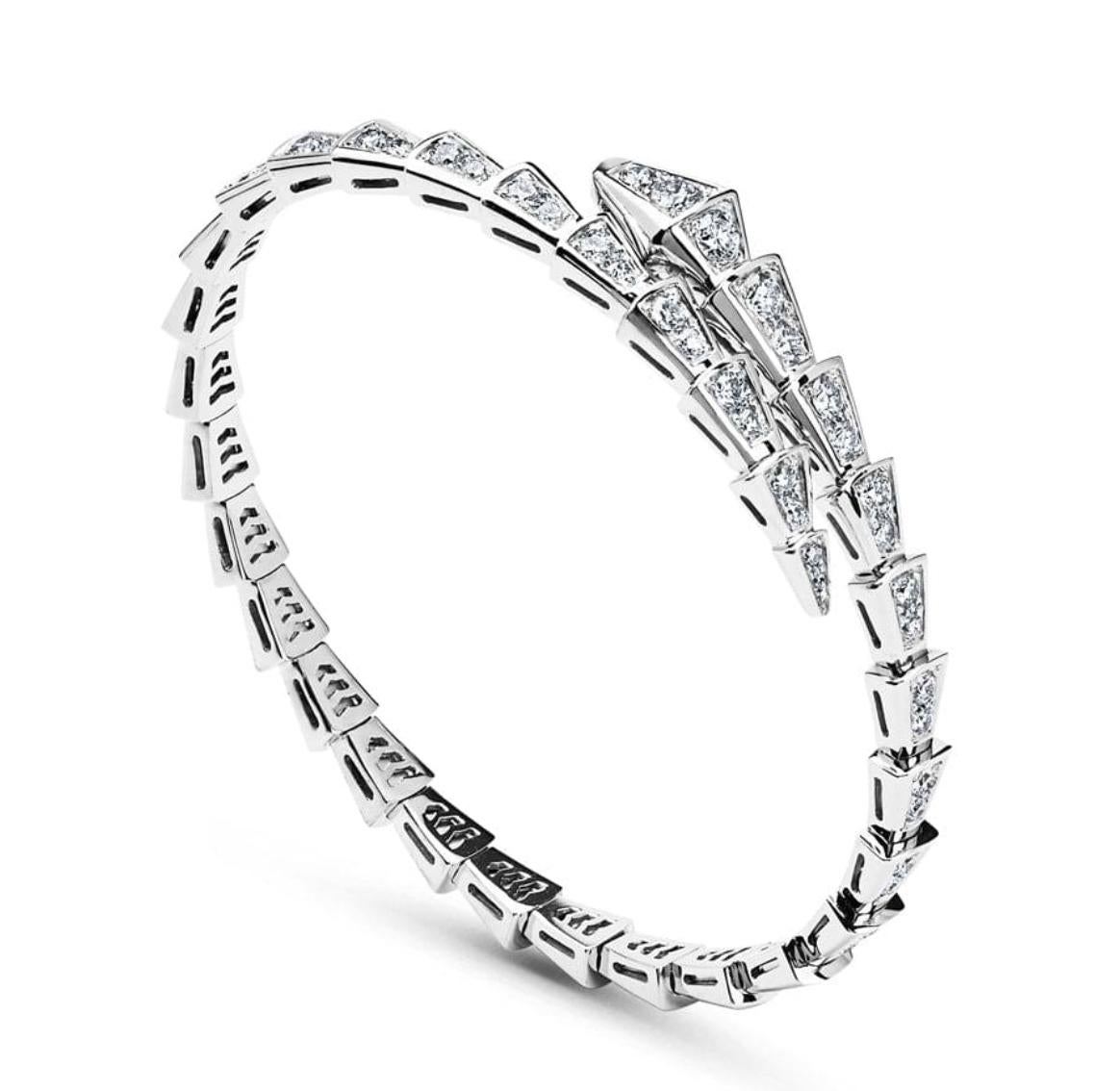 Brand: Bvlgari

Collection: Serpenti Viper

Metal: 18k White Gold

Stones: Diamonds (E-VVS)

Total Carat Weight: 3.04ct

Size: Medium (Fits wrist 16 to 17.5cm)

Includes: Bvlgari Box
                Bvlgari Certificate
                24 months