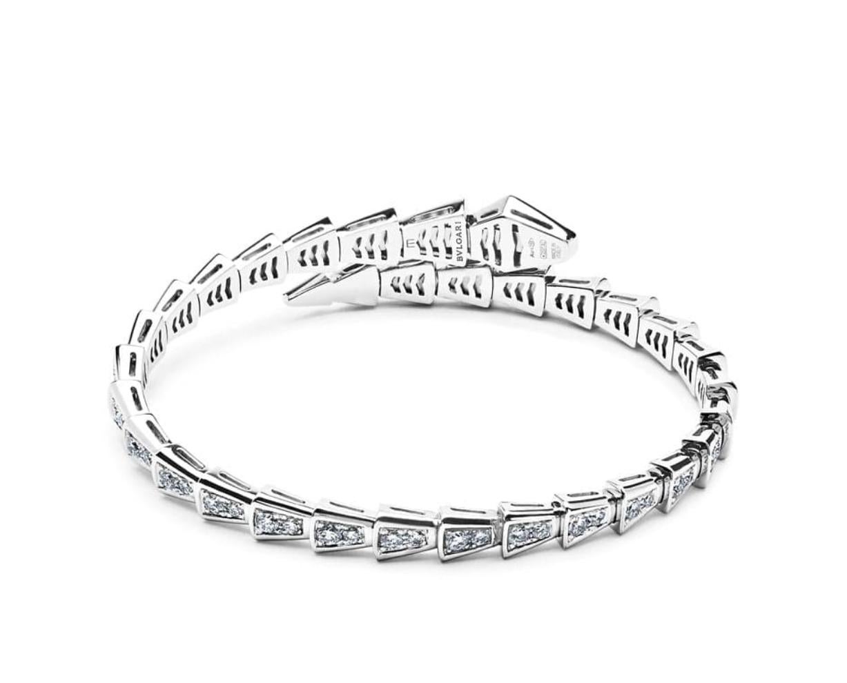 Brilliant Cut Bvlgari Serpenti Viper one-coil 18 kt white gold bracelet set with full pavé  For Sale