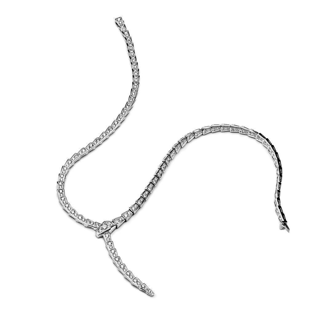 BVLGARI Serpenti Viper Slim Necklace Or blanc Full Pavé Diamants 351090 Neuf - En vente à New York, NY
