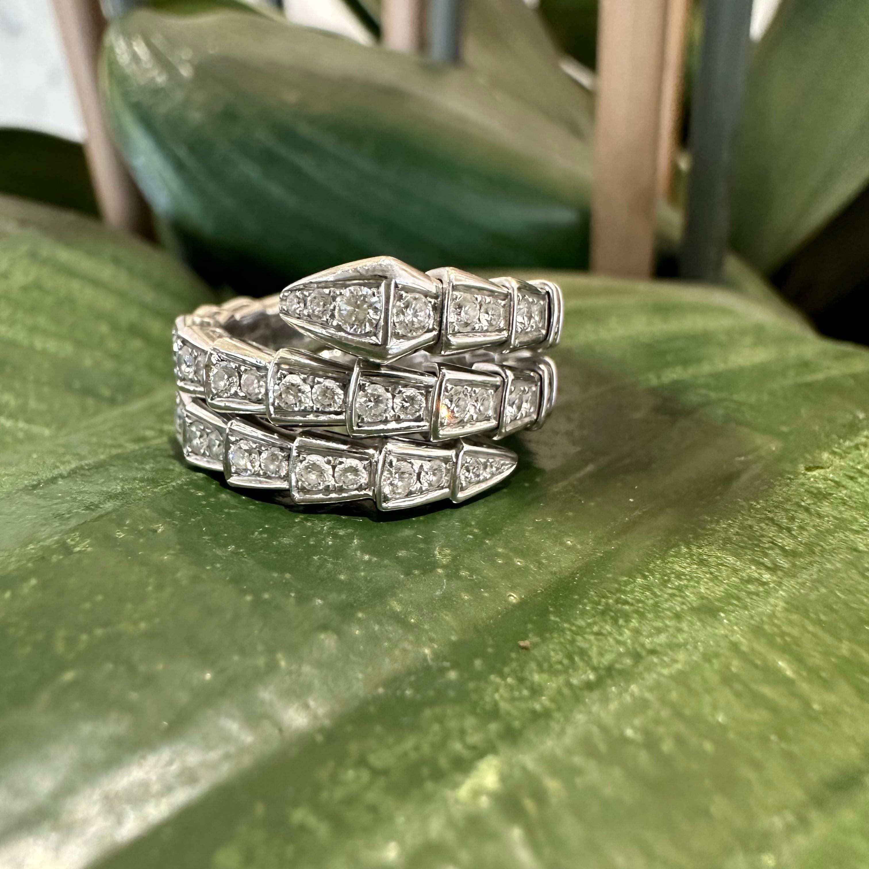 Bvlgari Serpenti Viper two-coil 18 kt white gold set with full pavé diamond In Excellent Condition For Sale In Miami, FL