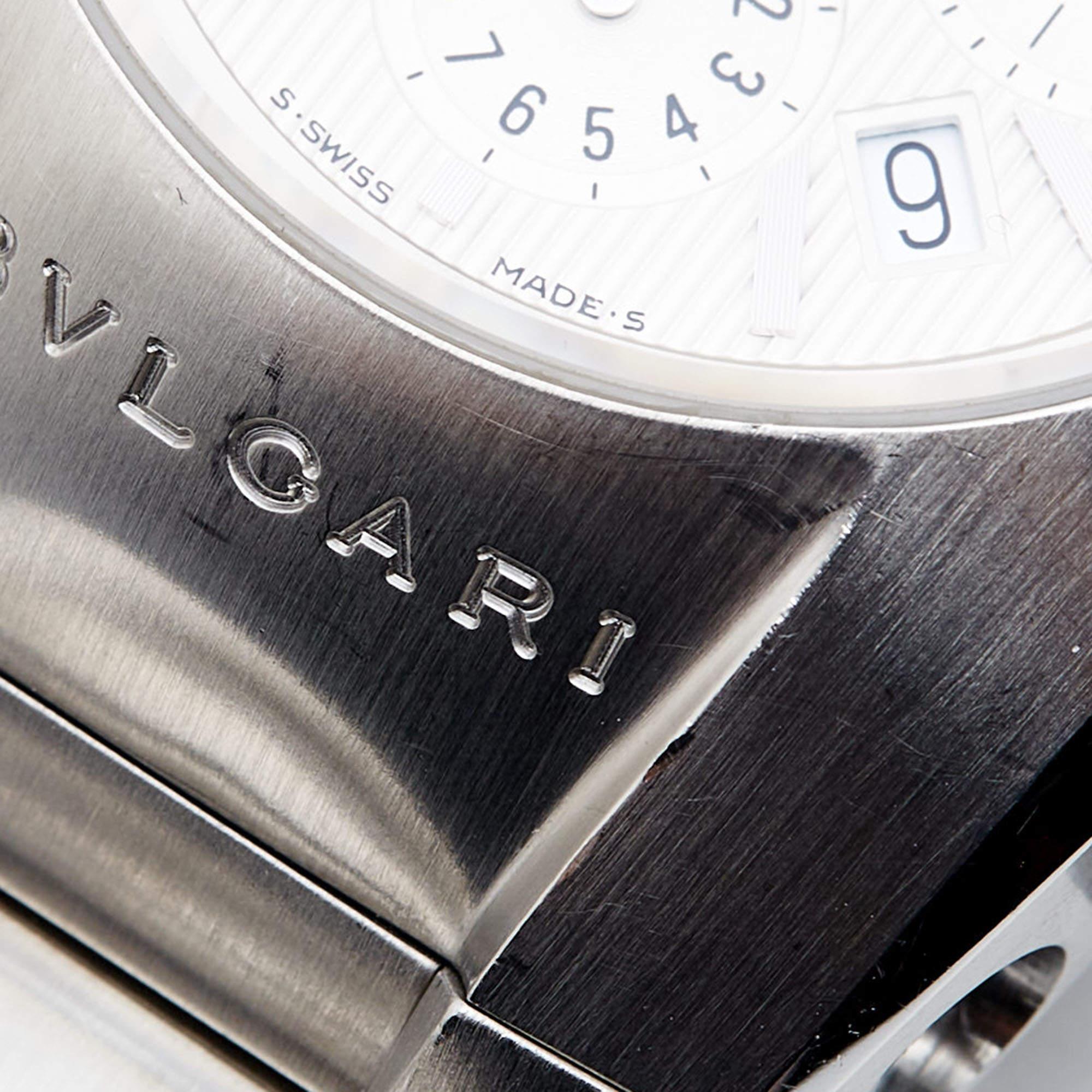 Votre style quotidien mérite la touche de luxe apportée par cette montre-bracelet pour homme Bvlgari. Fabriquée à partir de matériaux durables, cette montre de créateur est dotée d'un boîtier robuste, d'un cadran facile à lire et d'un bracelet