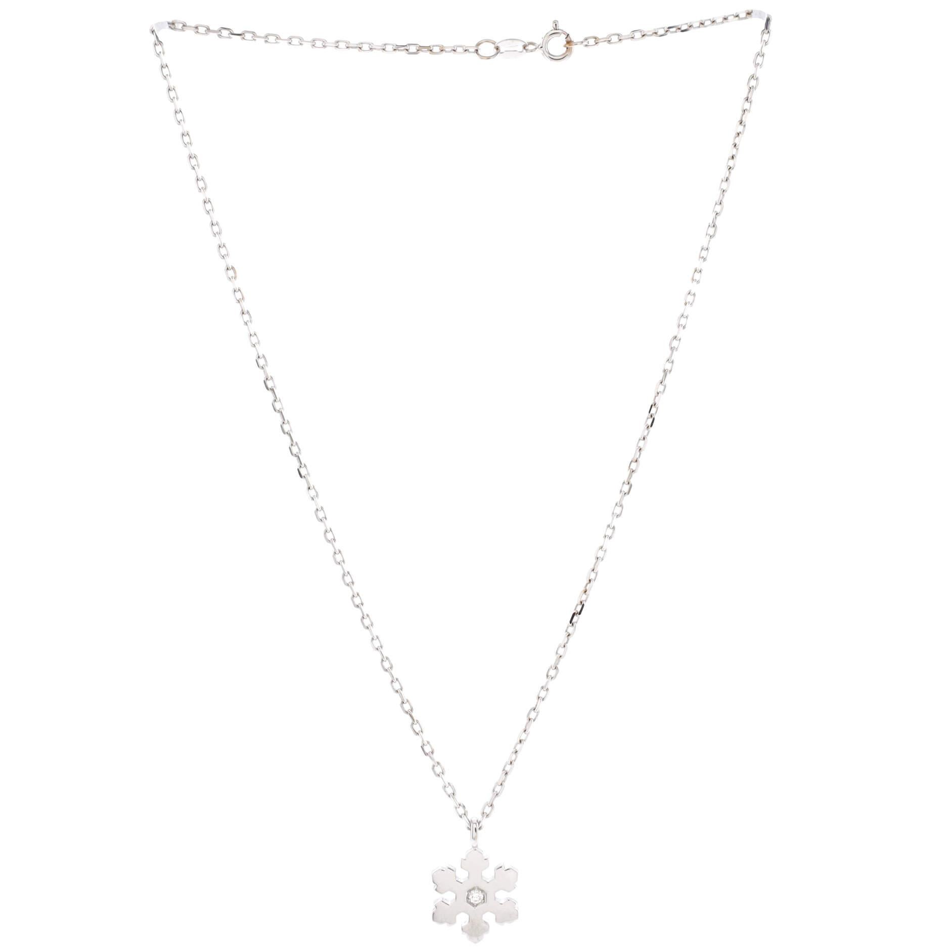 Bvlgari Collar Colgante Copo de Nieve Oro Blanco 18K y Diamantes en Bueno Estado en New York, NY