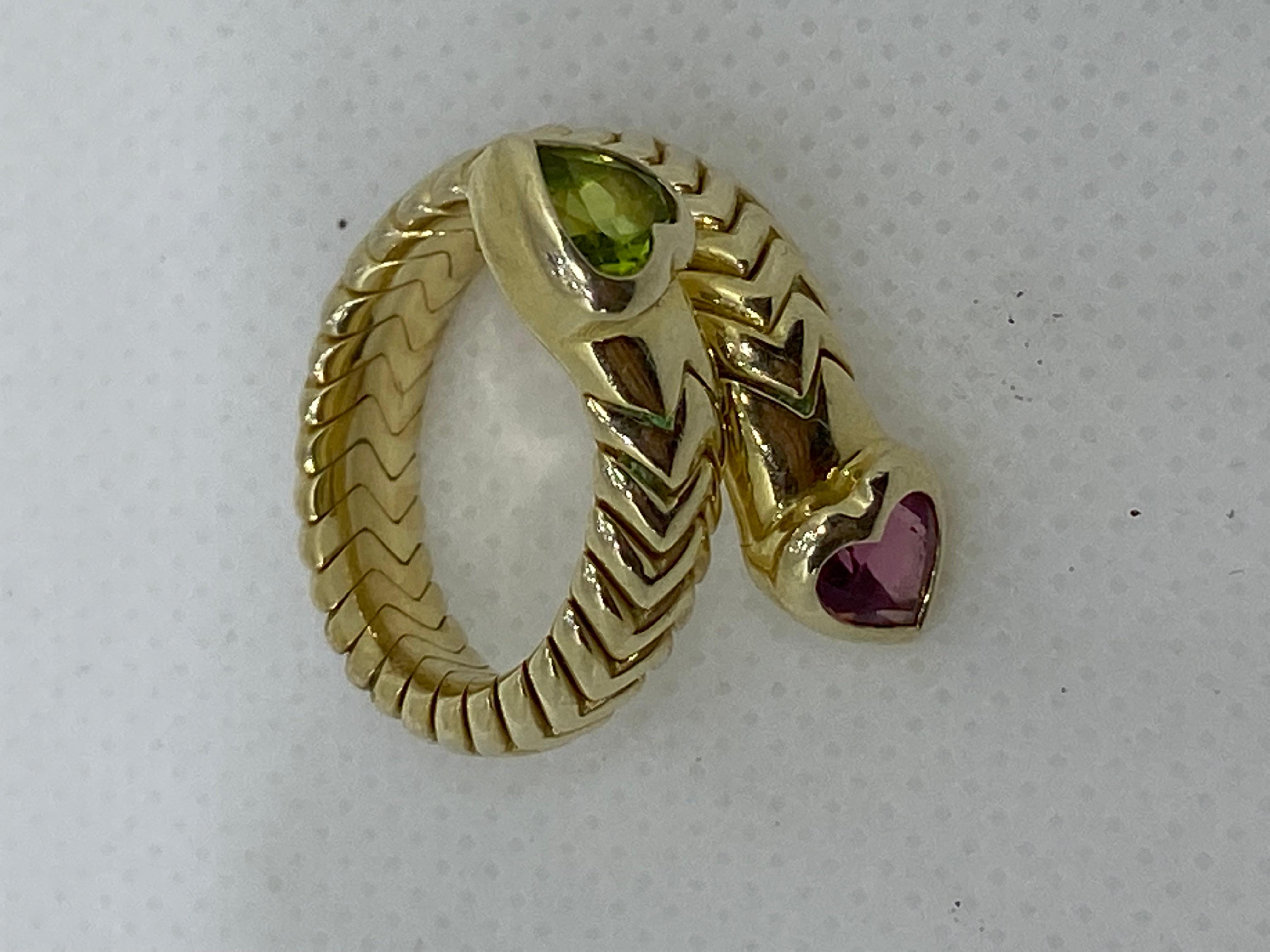 Bvlgari Spiga Herzringe aus 18 Karat Gelbgold mit Peridot und Turmalin Damen im Angebot