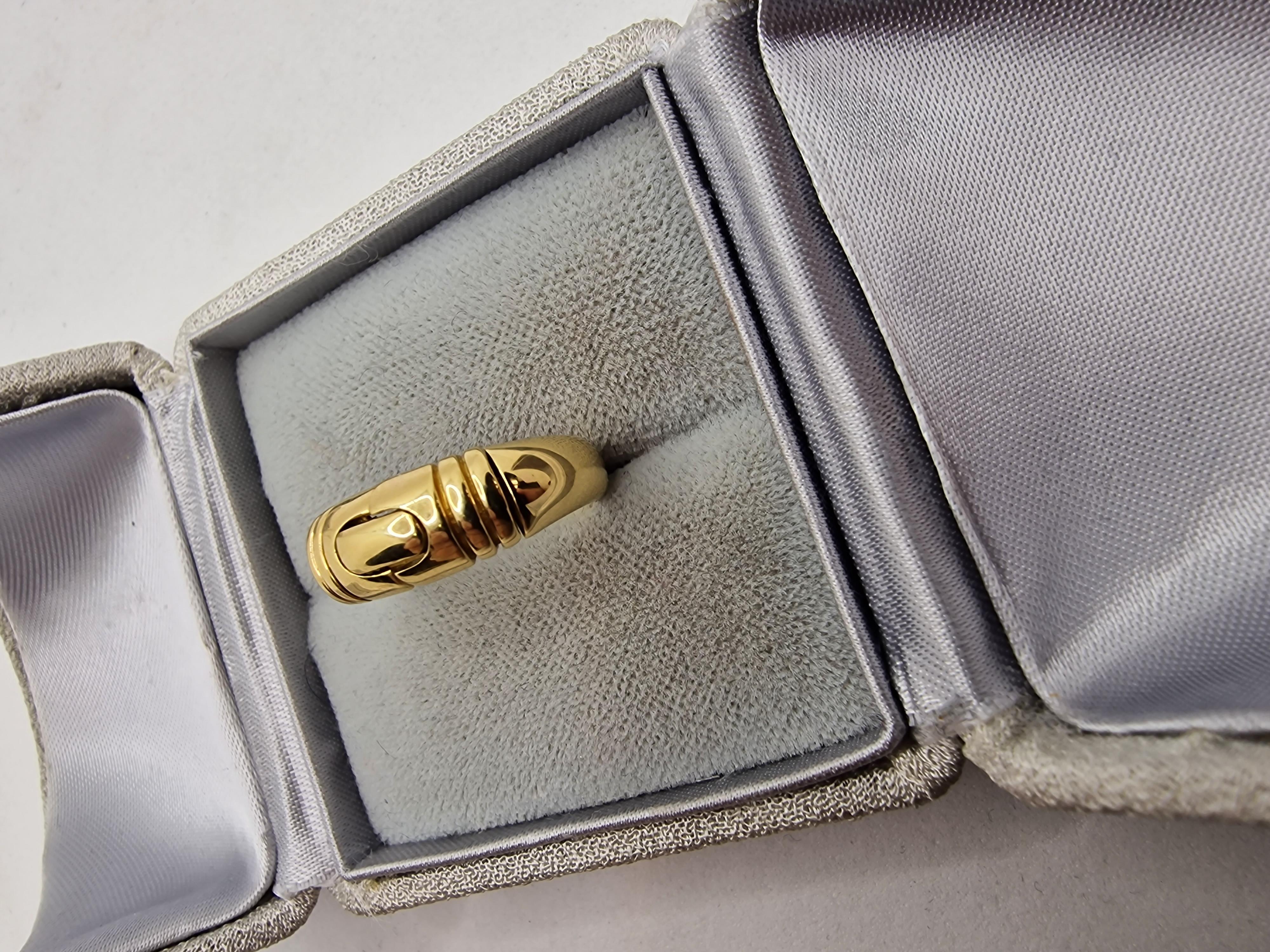 Bvlgari Spiga 18kt yellow gold ring.