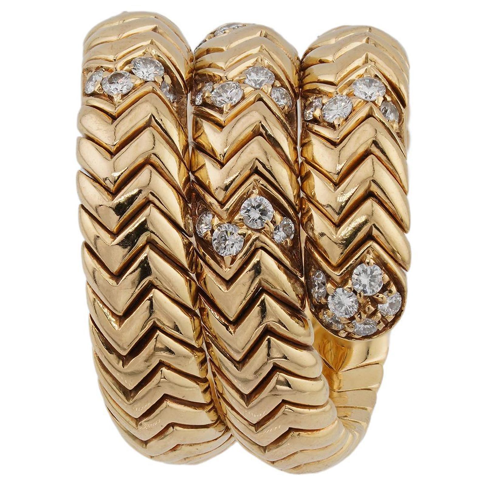 Anillo de oro amarillo BVLGARI Spiga 3 filas de diamantes en Excelente estado para la venta en New York, NY